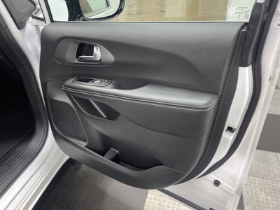 2027 Chrysler Pacifica PACIFICA SELECT