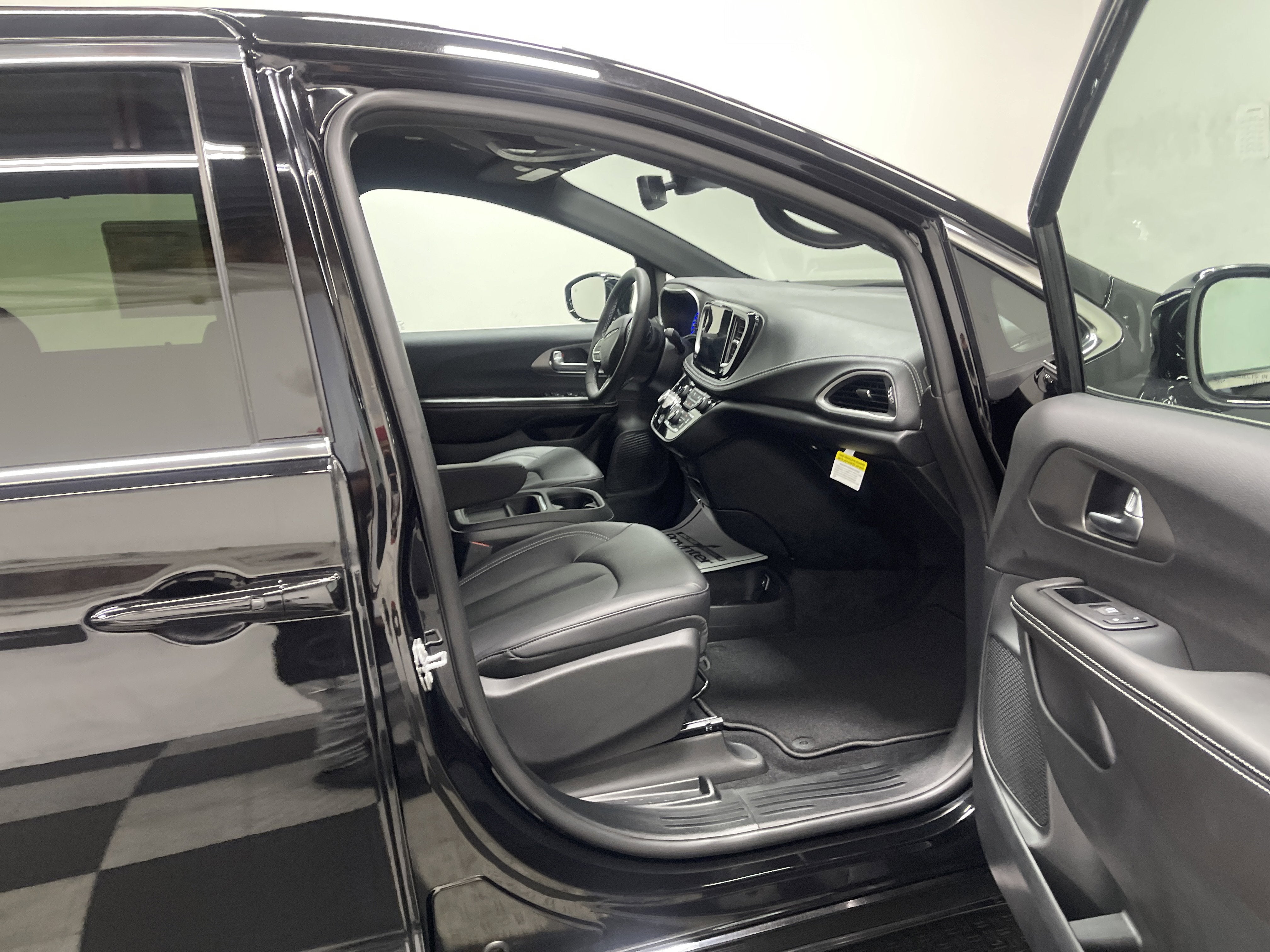 2027 Chrysler Pacifica PACIFICA SELECT