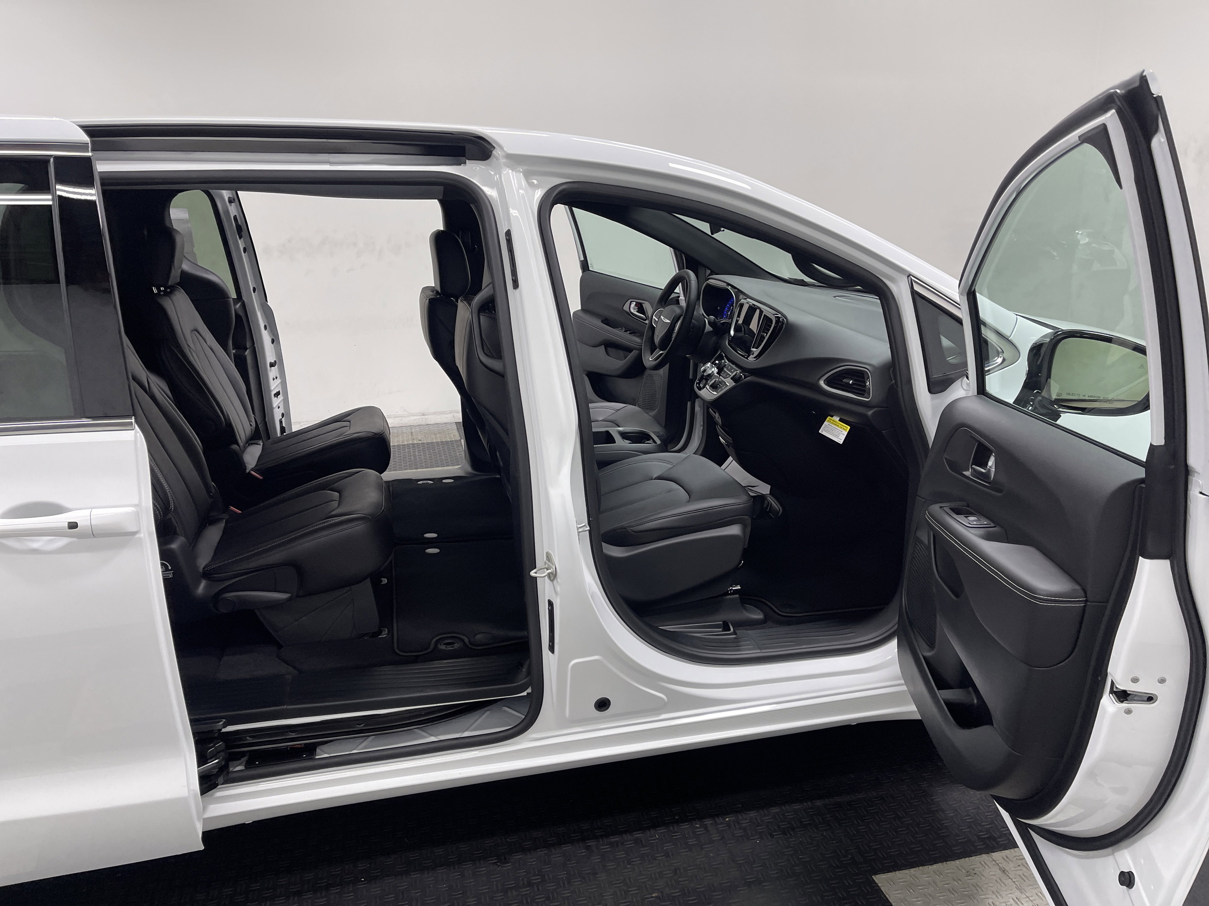 2026 Chrysler Voyager VOYAGER LX