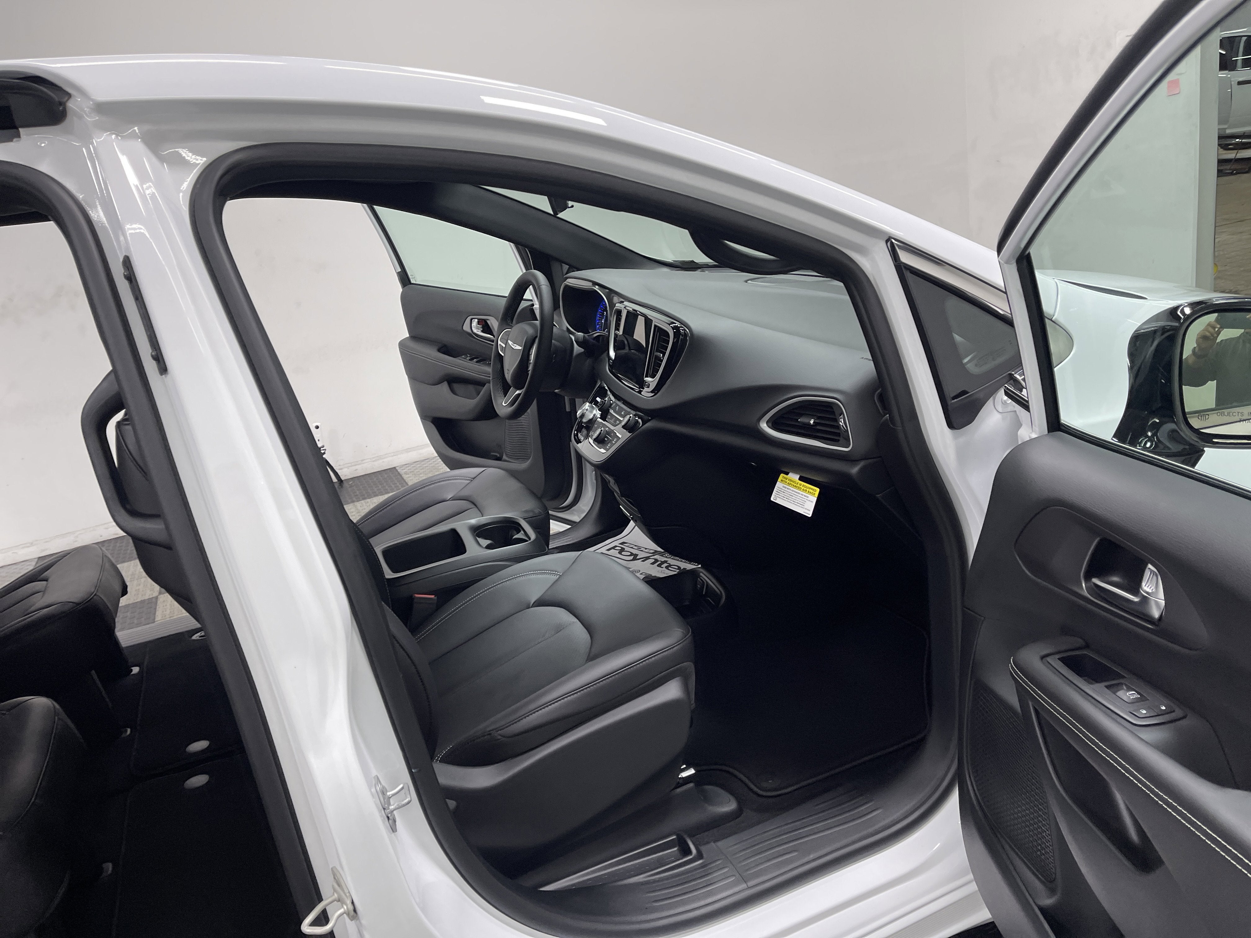 2026 Chrysler Voyager VOYAGER LX