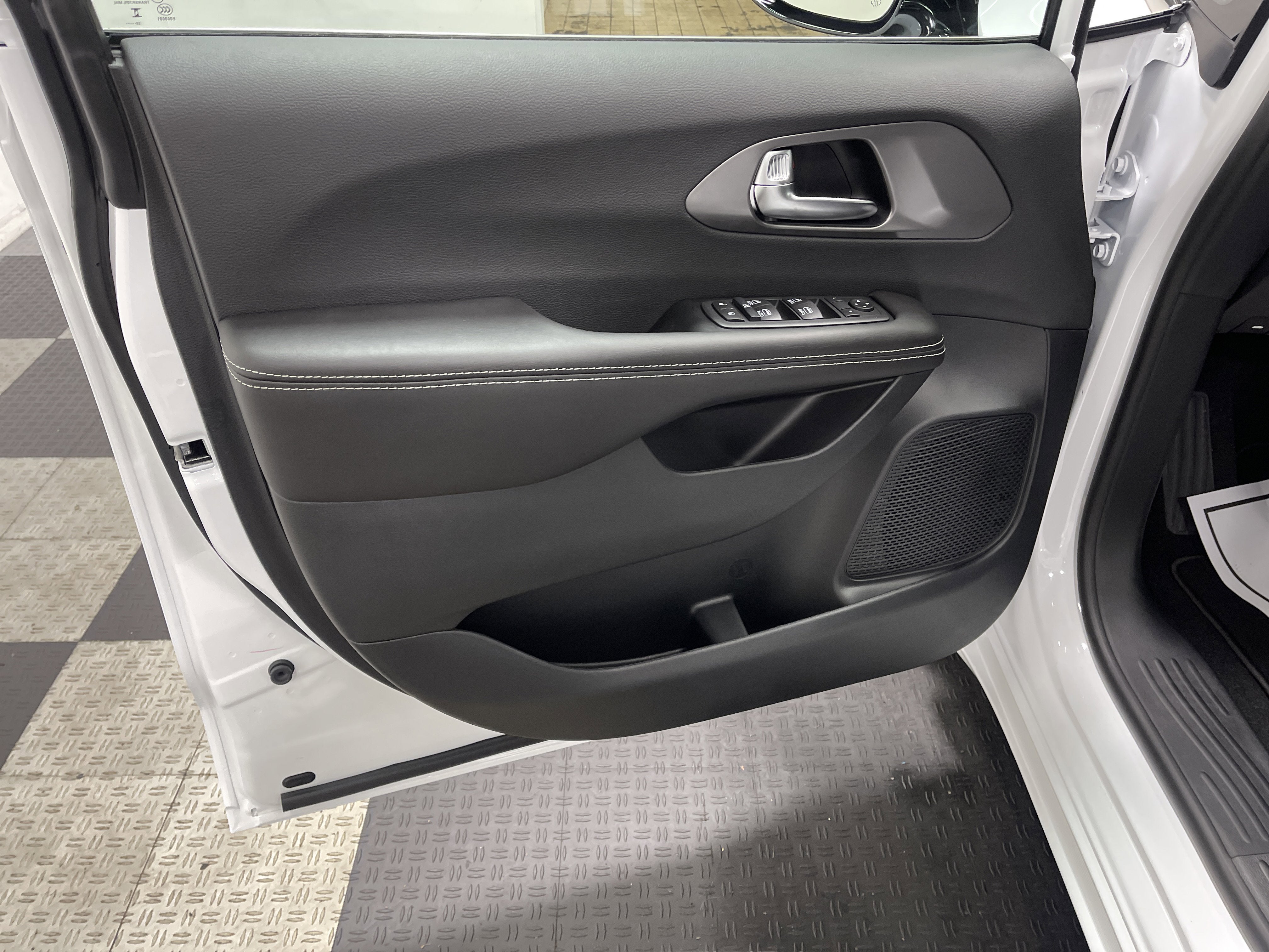 2026 Chrysler Voyager VOYAGER LX