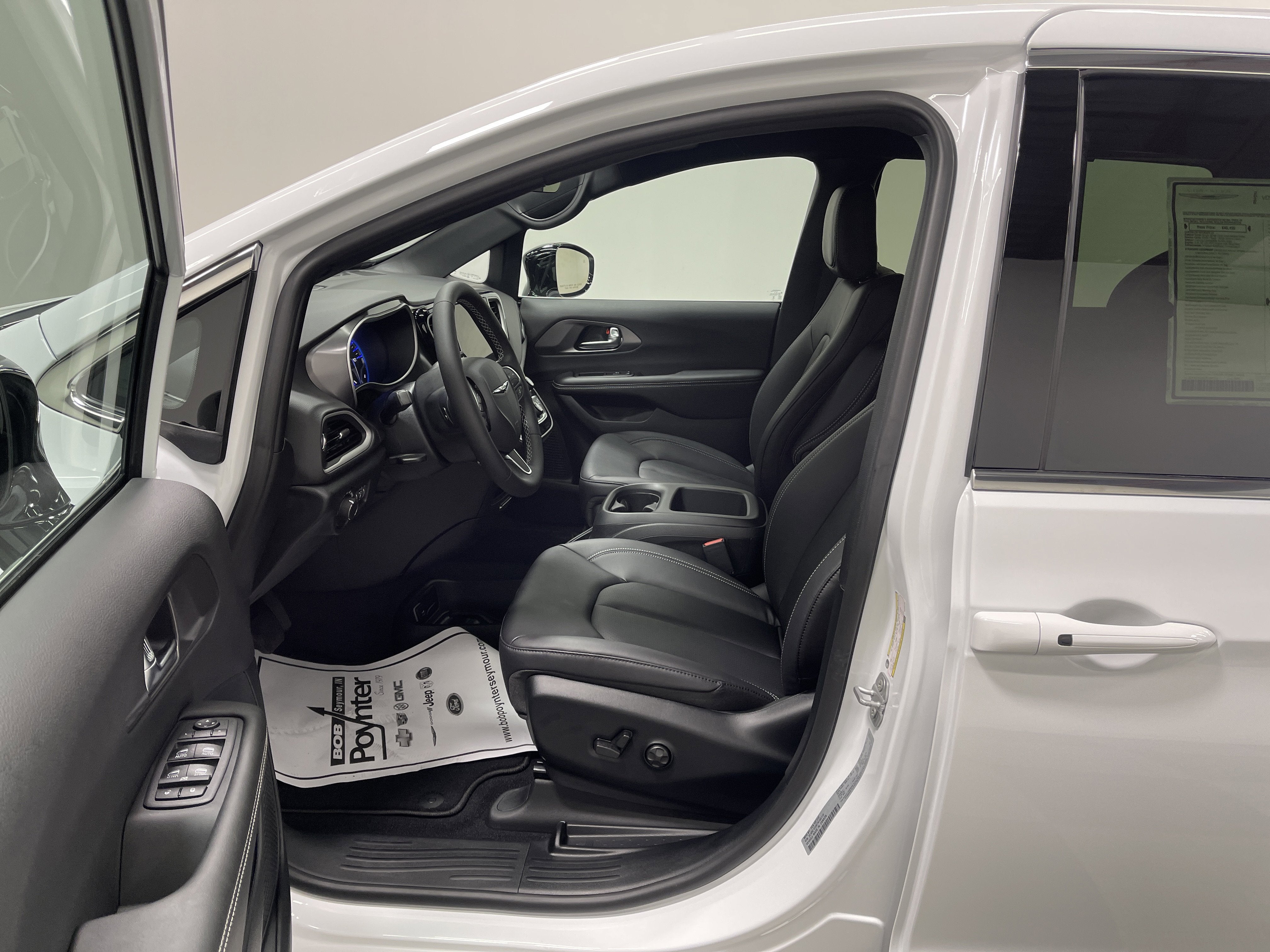 2026 Chrysler Voyager VOYAGER LX