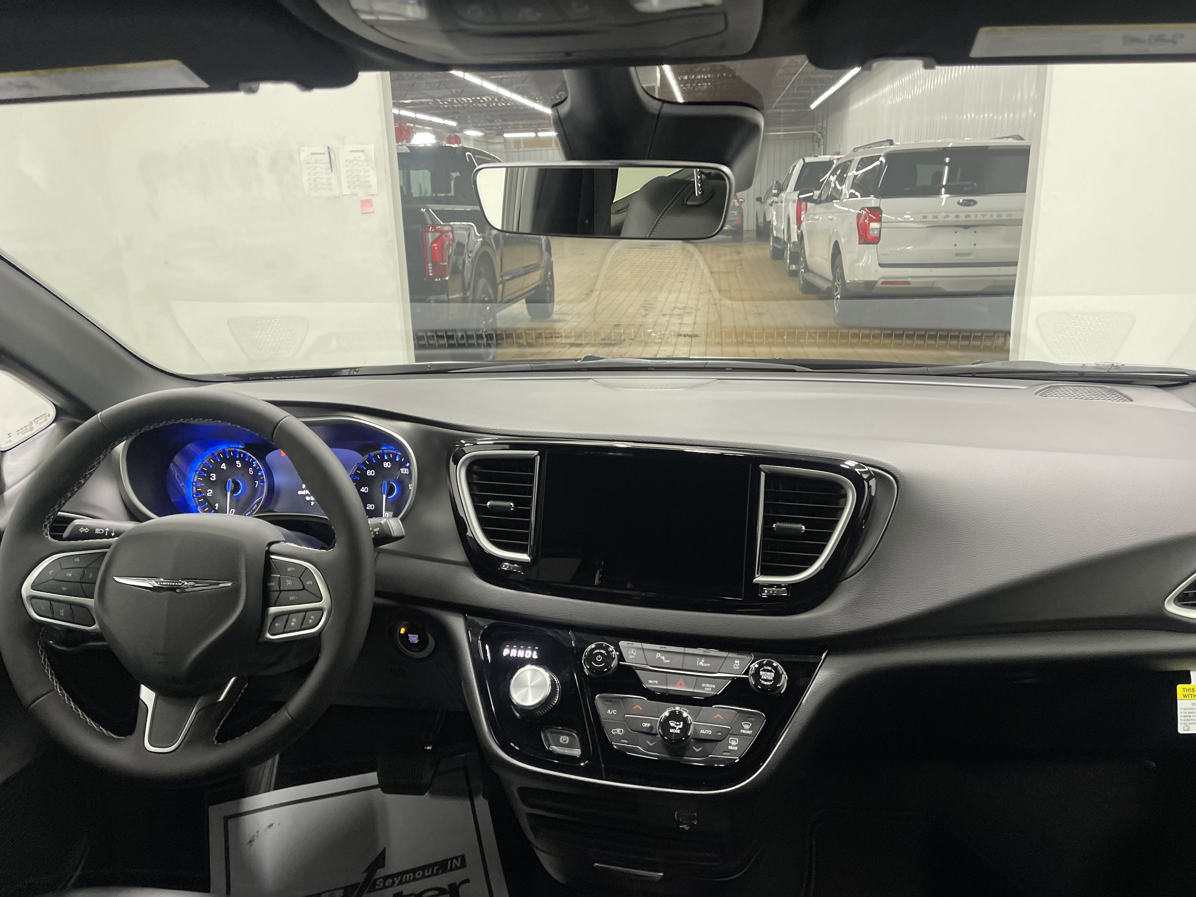 2026 Chrysler Voyager VOYAGER LX