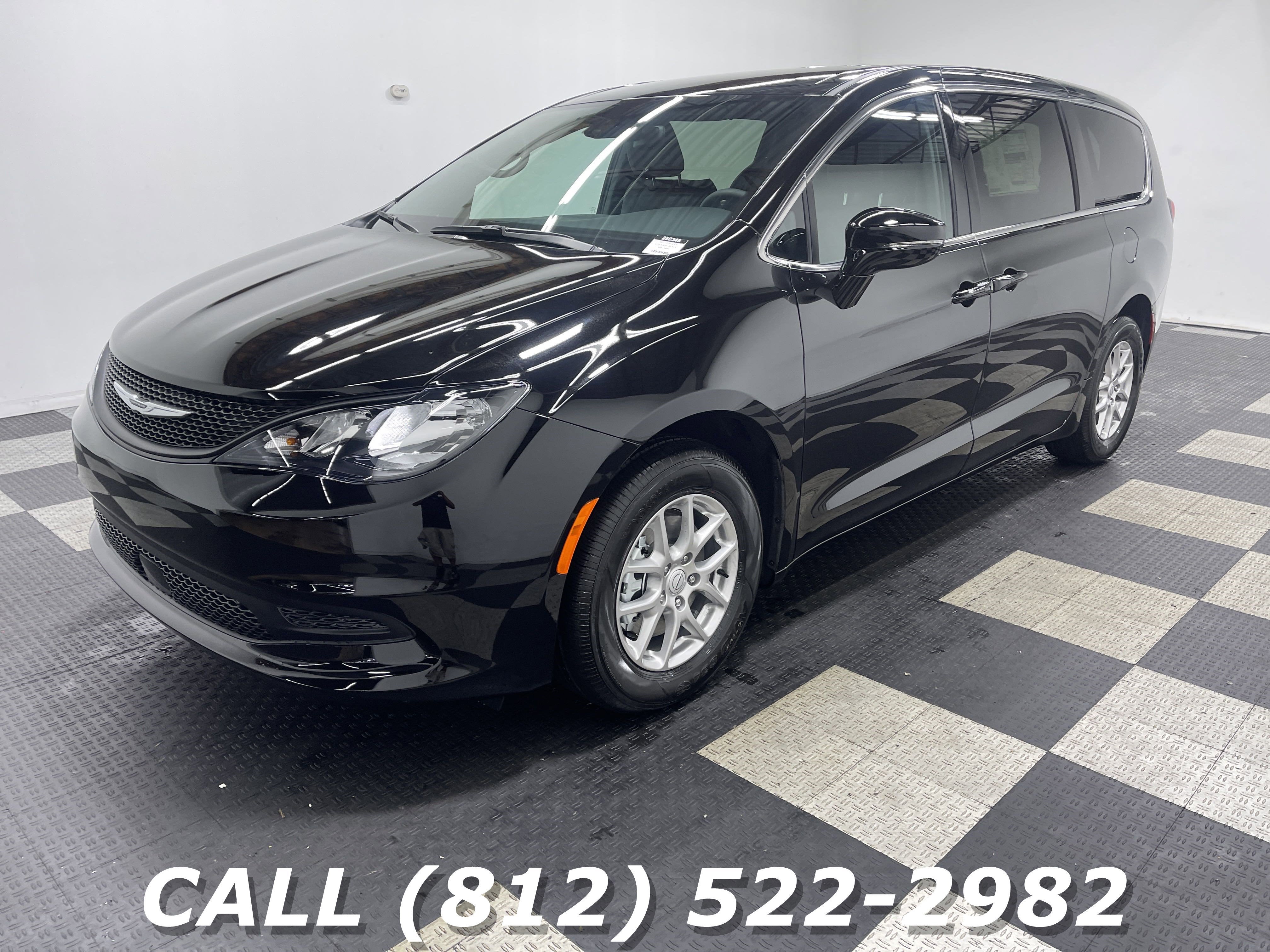 2025 Chrysler Voyager VOYAGER LX