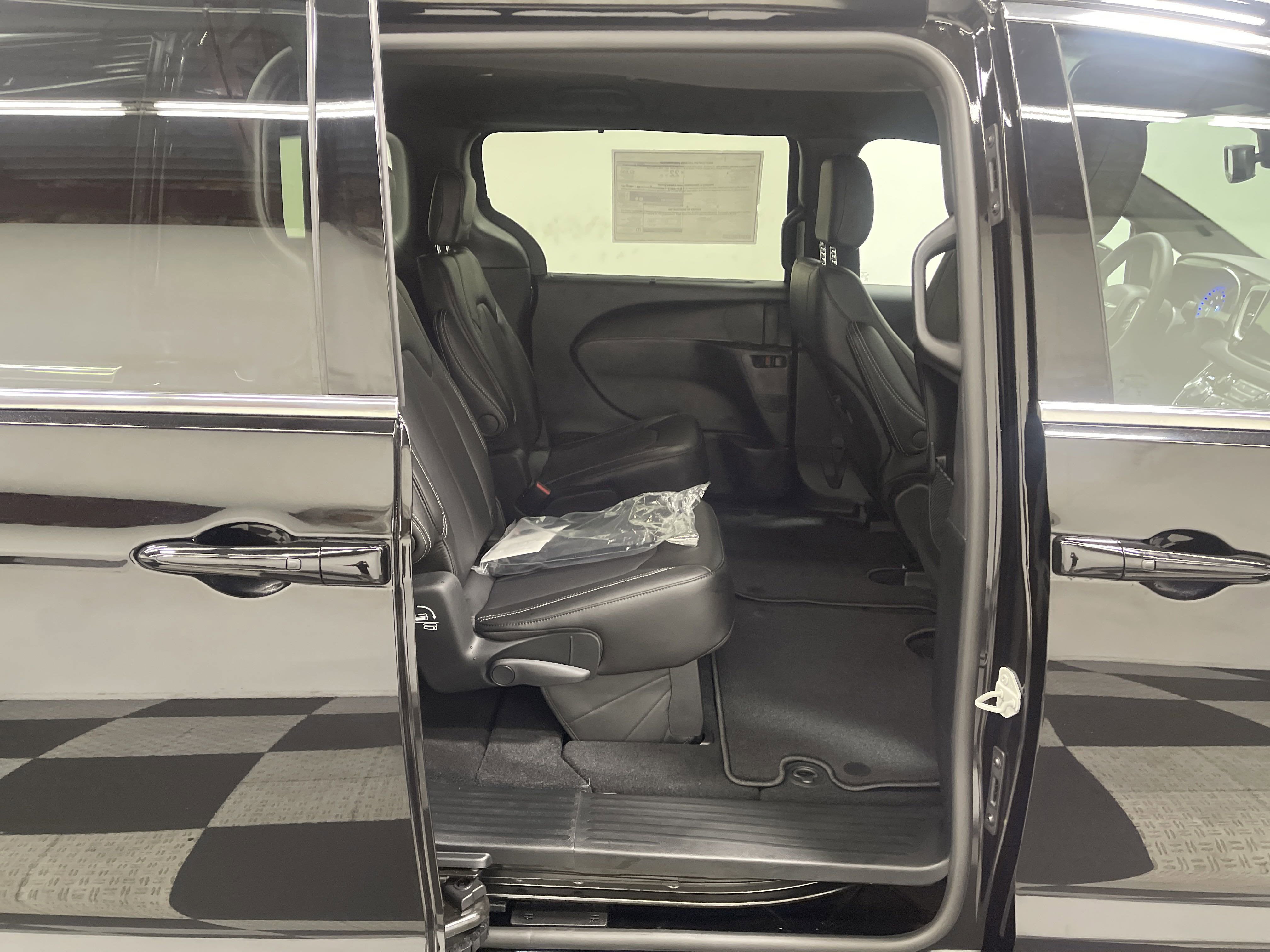 2025 Chrysler Voyager VOYAGER LX