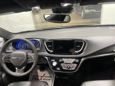 2025 Chrysler Voyager VOYAGER LX