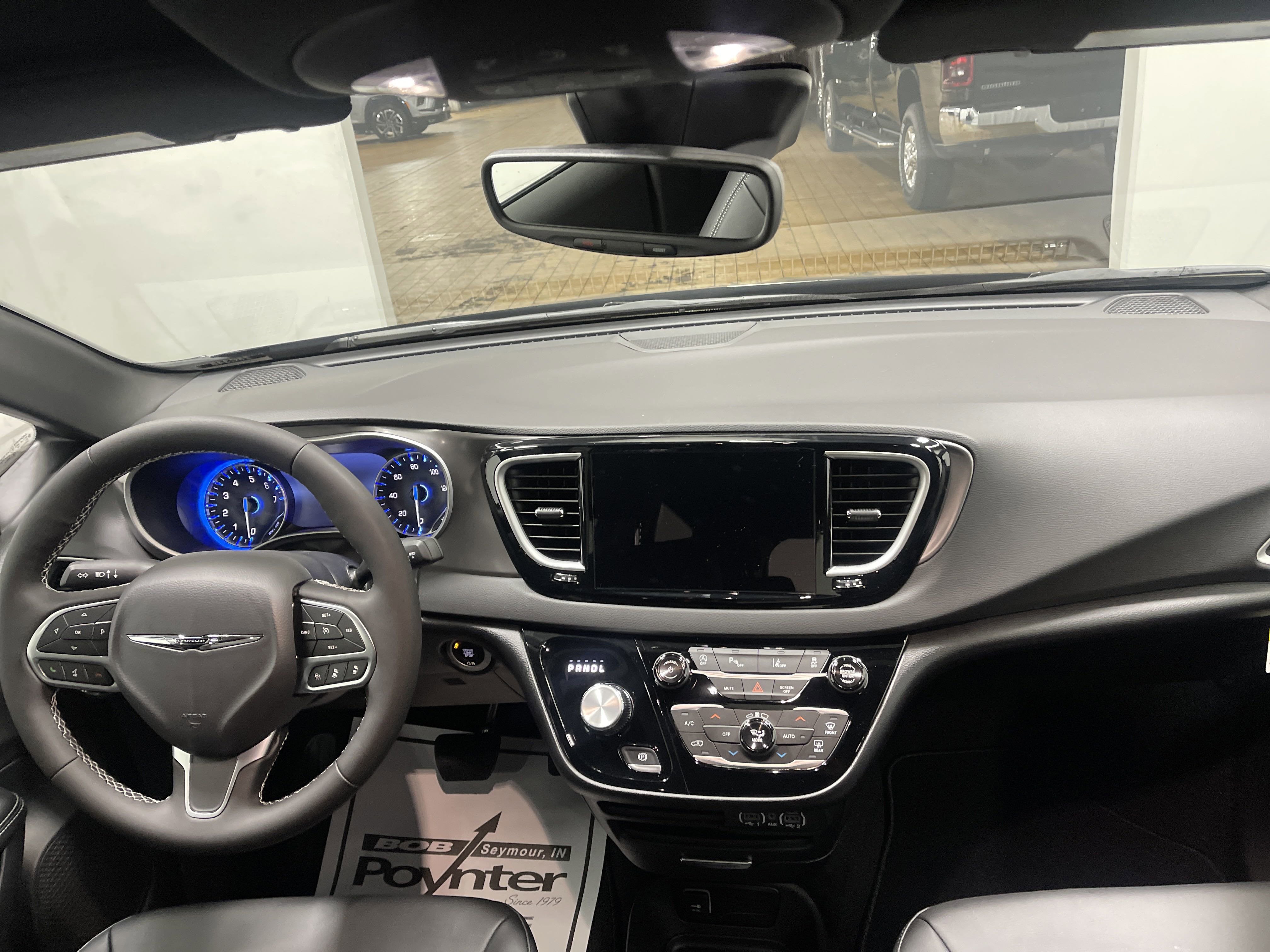 2025 Chrysler Voyager VOYAGER LX