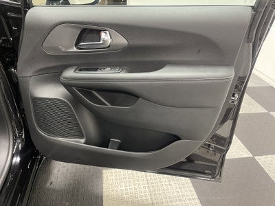 2025 Chrysler Voyager VOYAGER LX