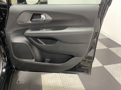 2025 Chrysler Voyager VOYAGER LX