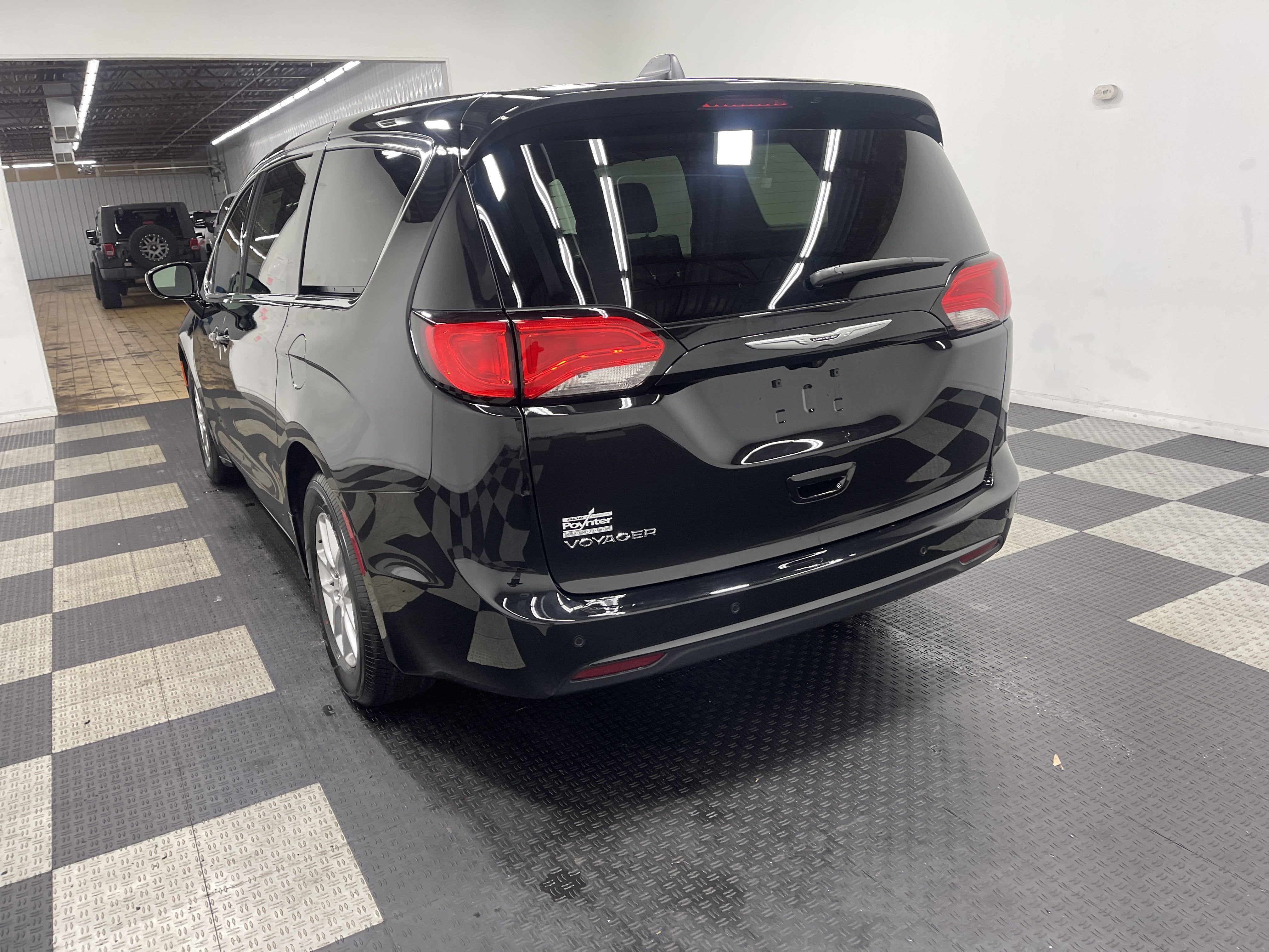 2025 Chrysler Voyager VOYAGER LX