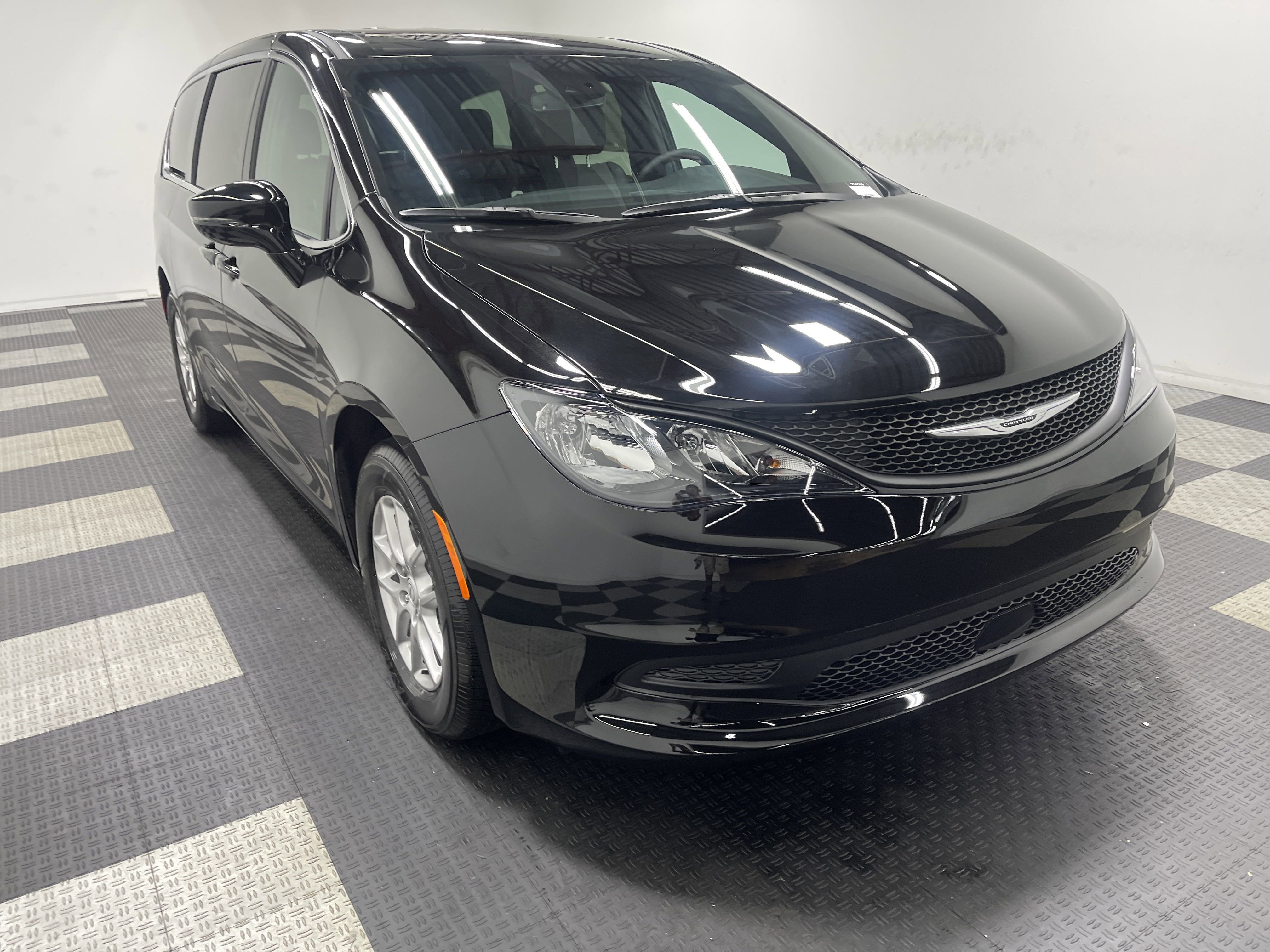 2025 Chrysler Voyager VOYAGER LX