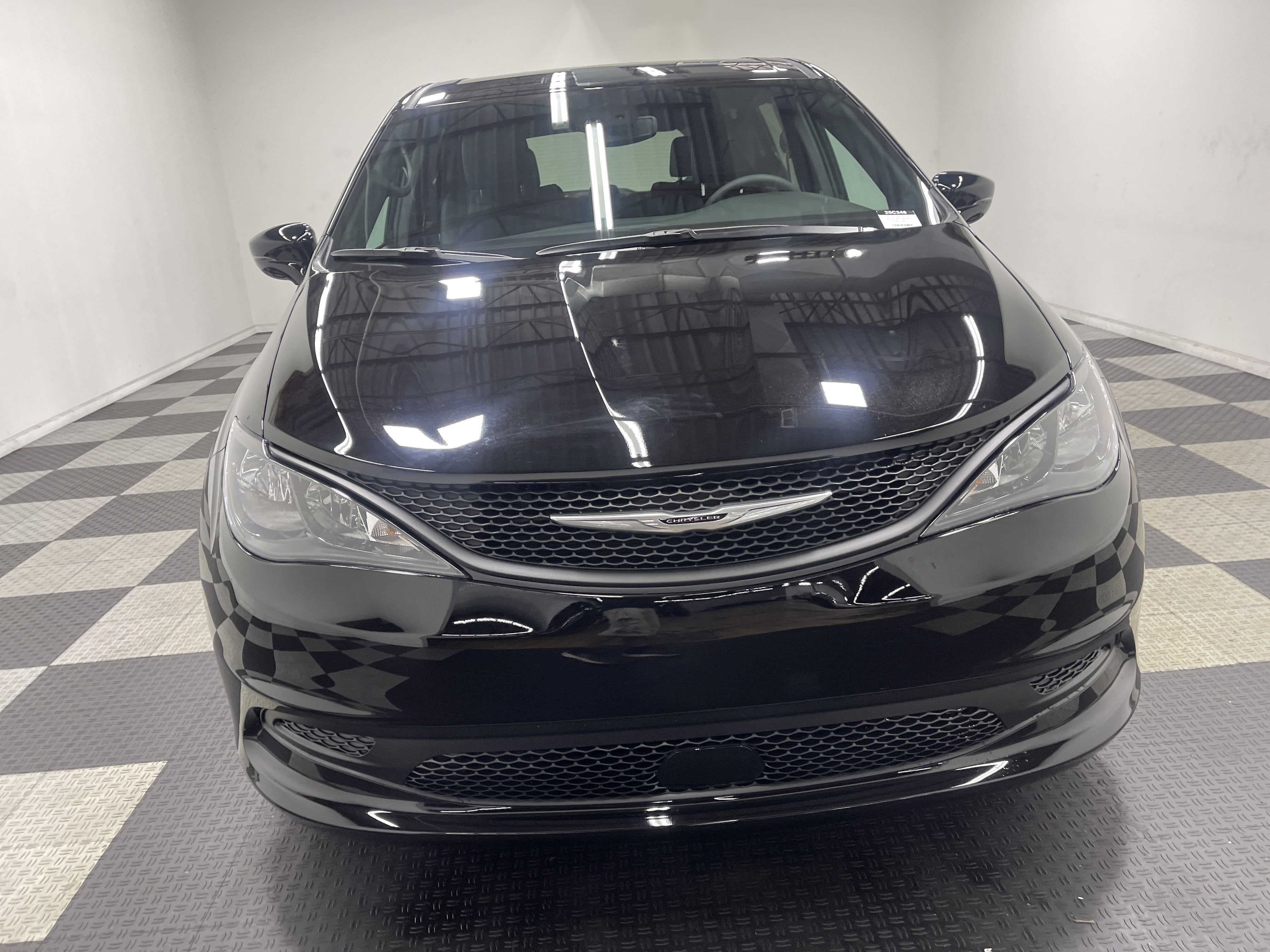 2025 Chrysler Voyager VOYAGER LX