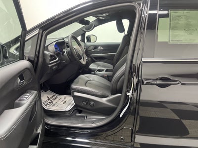 2025 Chrysler Voyager VOYAGER LX