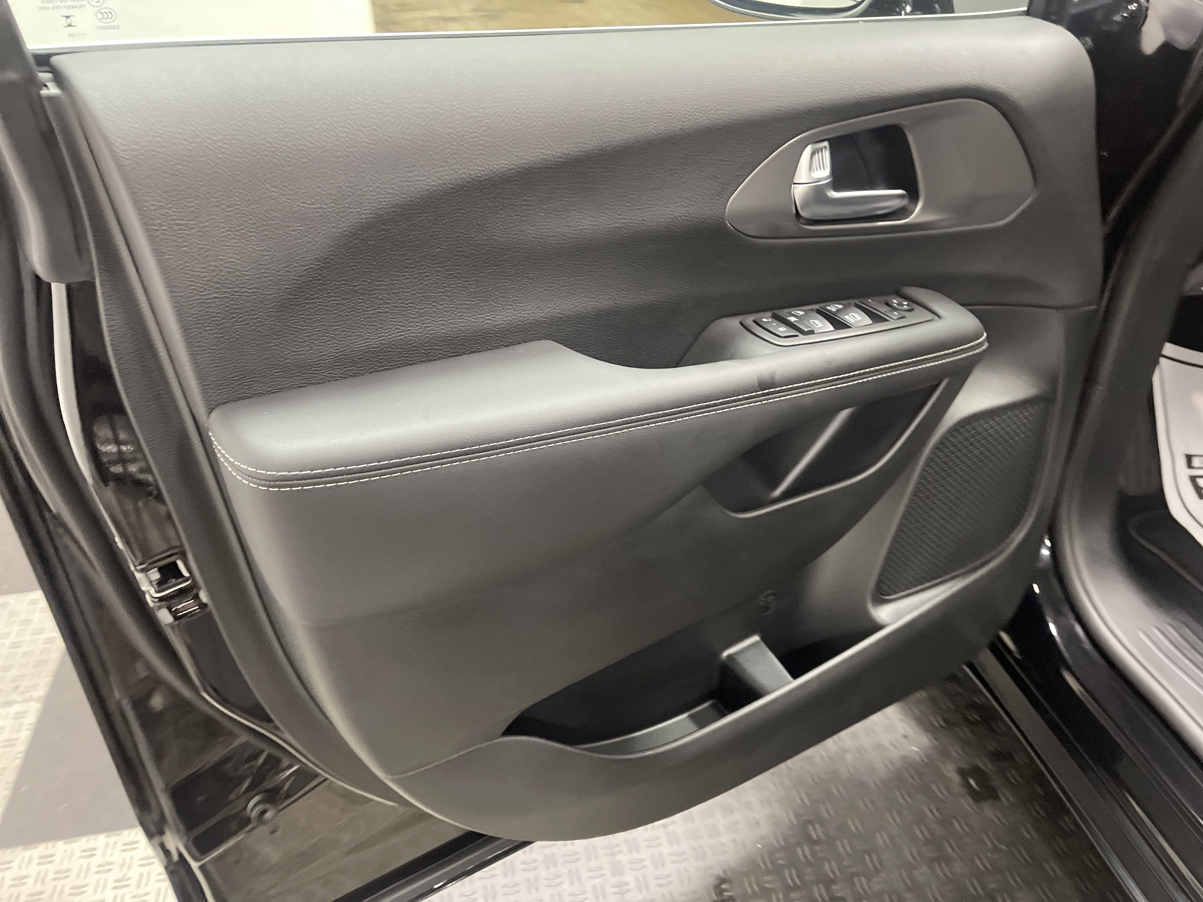 2025 Chrysler Voyager VOYAGER LX