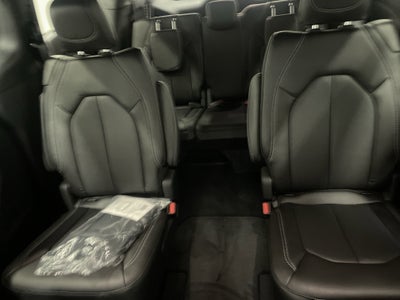 2025 Chrysler Voyager VOYAGER LX