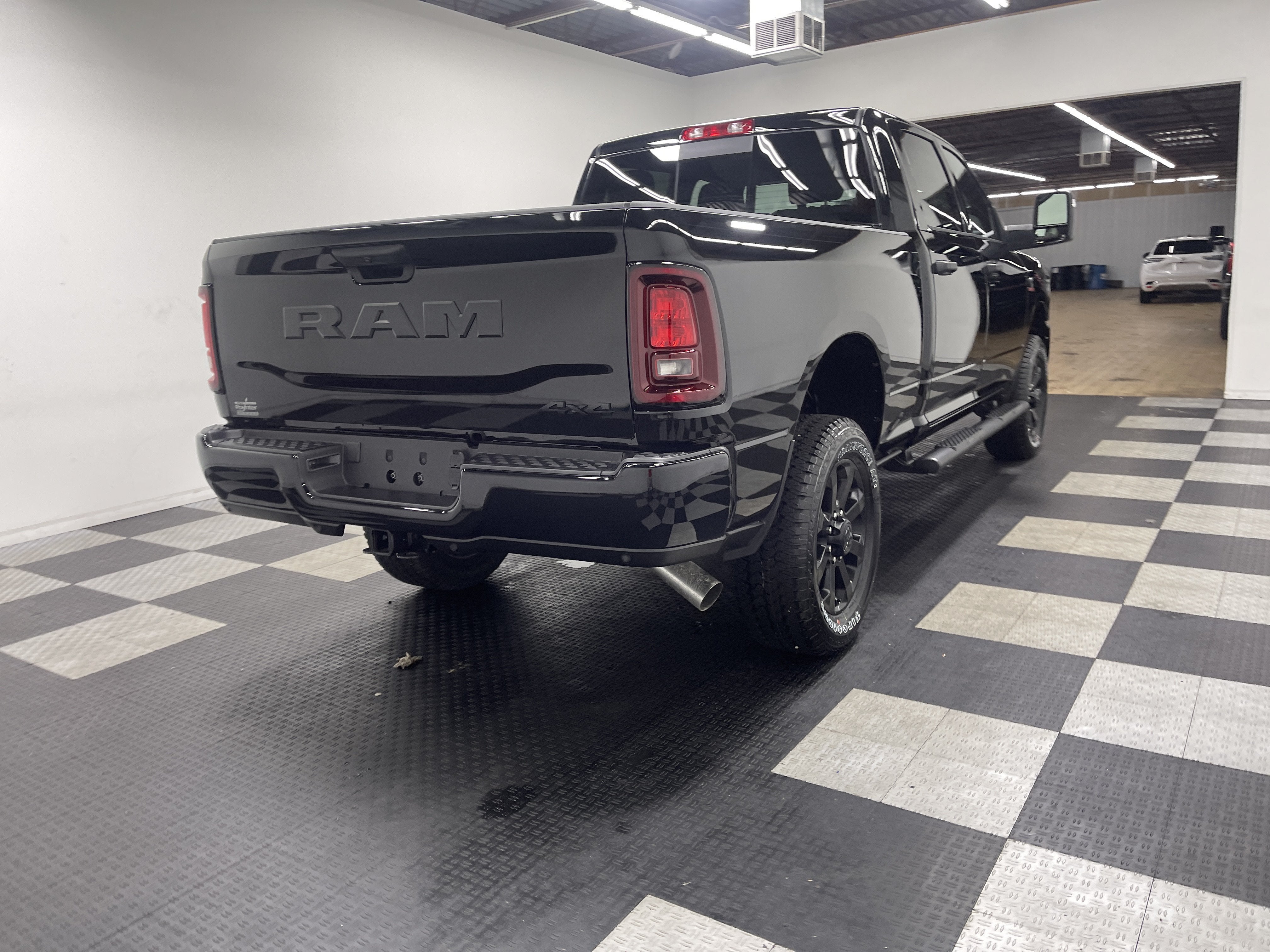 2026 RAM Ram 2500 RAM 2500 BLACK EXPRESS CREW CAB 4X4 6'4' BOX