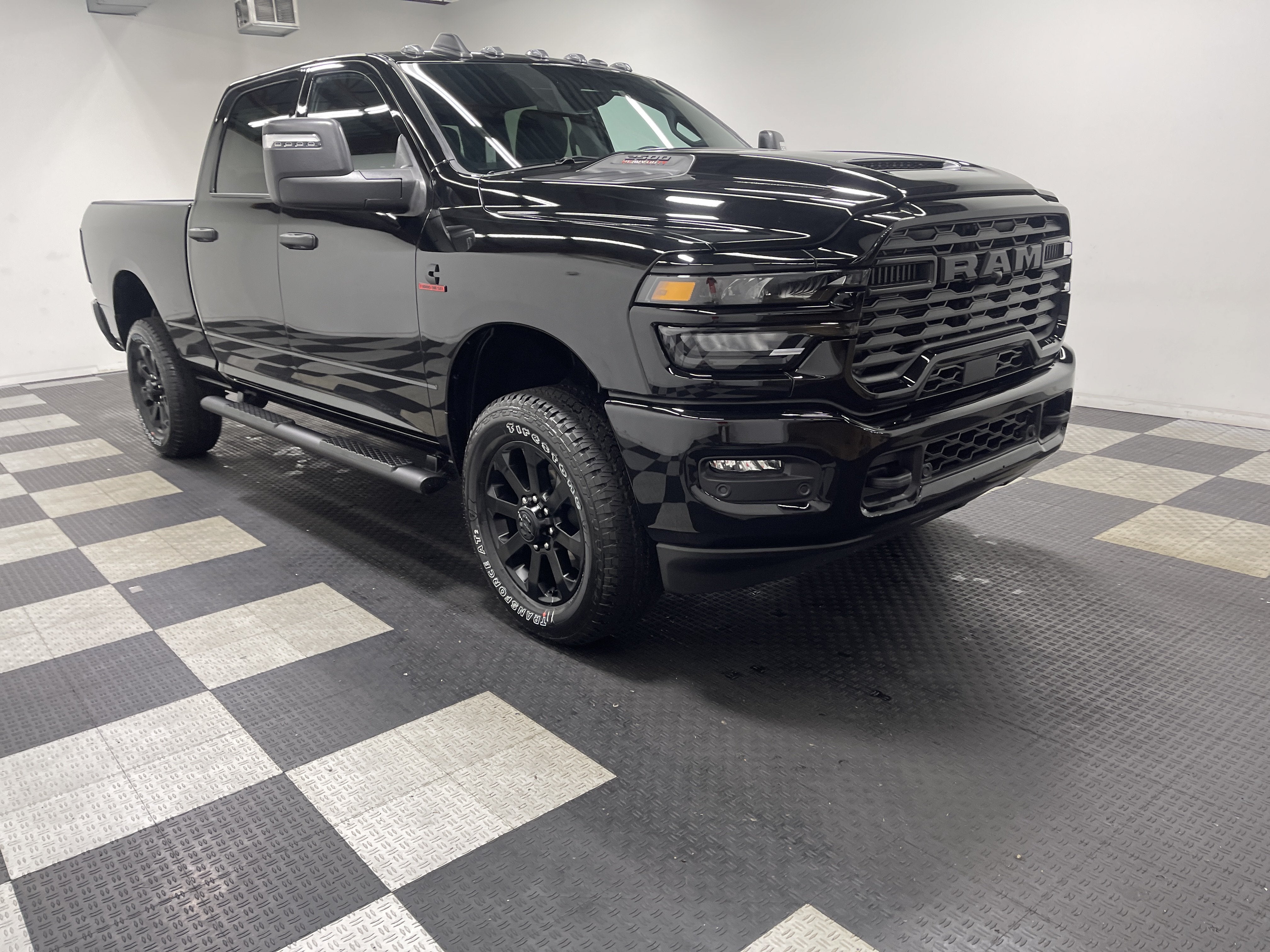 2026 RAM Ram 2500 RAM 2500 BLACK EXPRESS CREW CAB 4X4 6'4' BOX