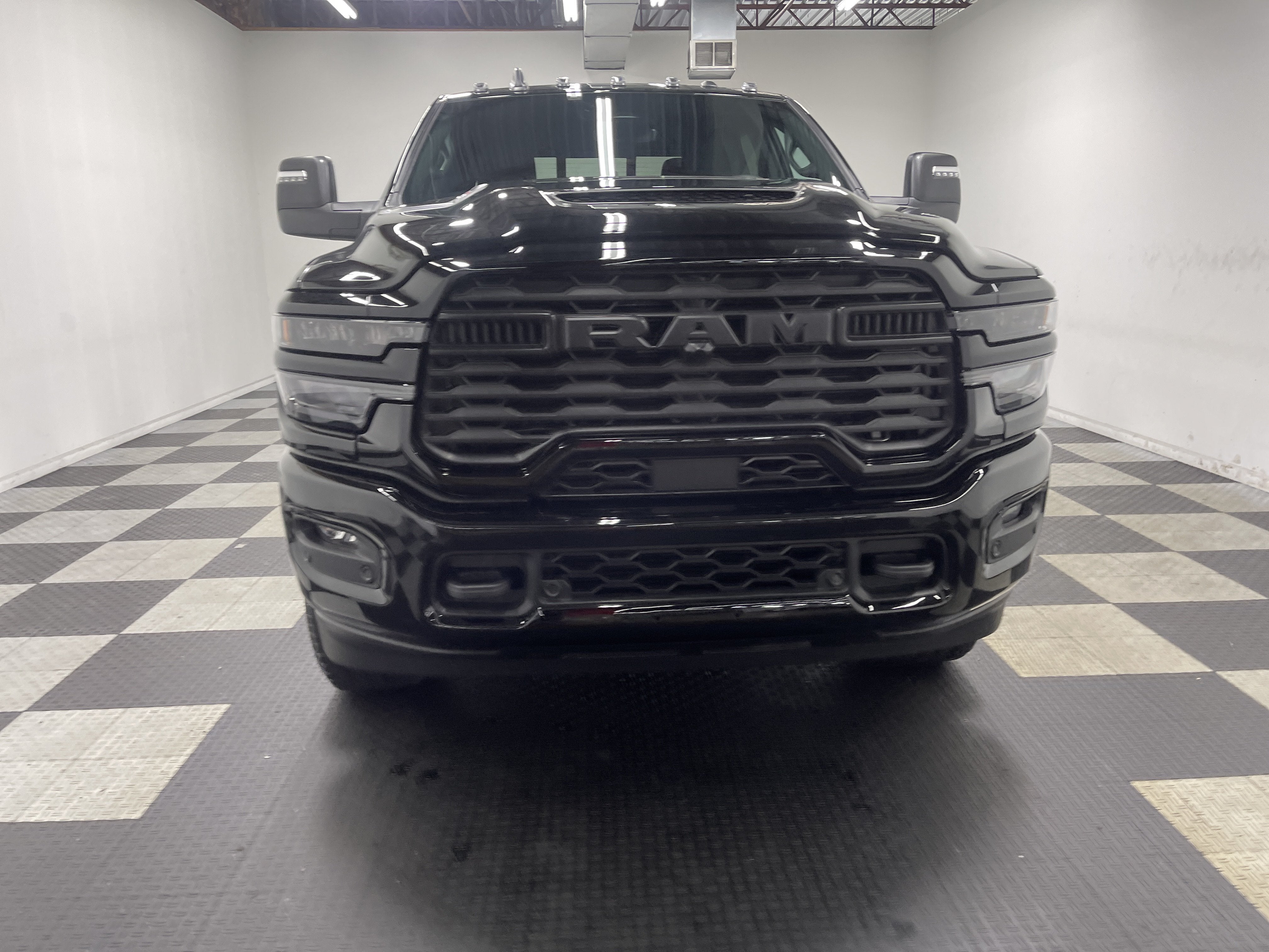 2026 RAM Ram 2500 RAM 2500 BLACK EXPRESS CREW CAB 4X4 6'4' BOX