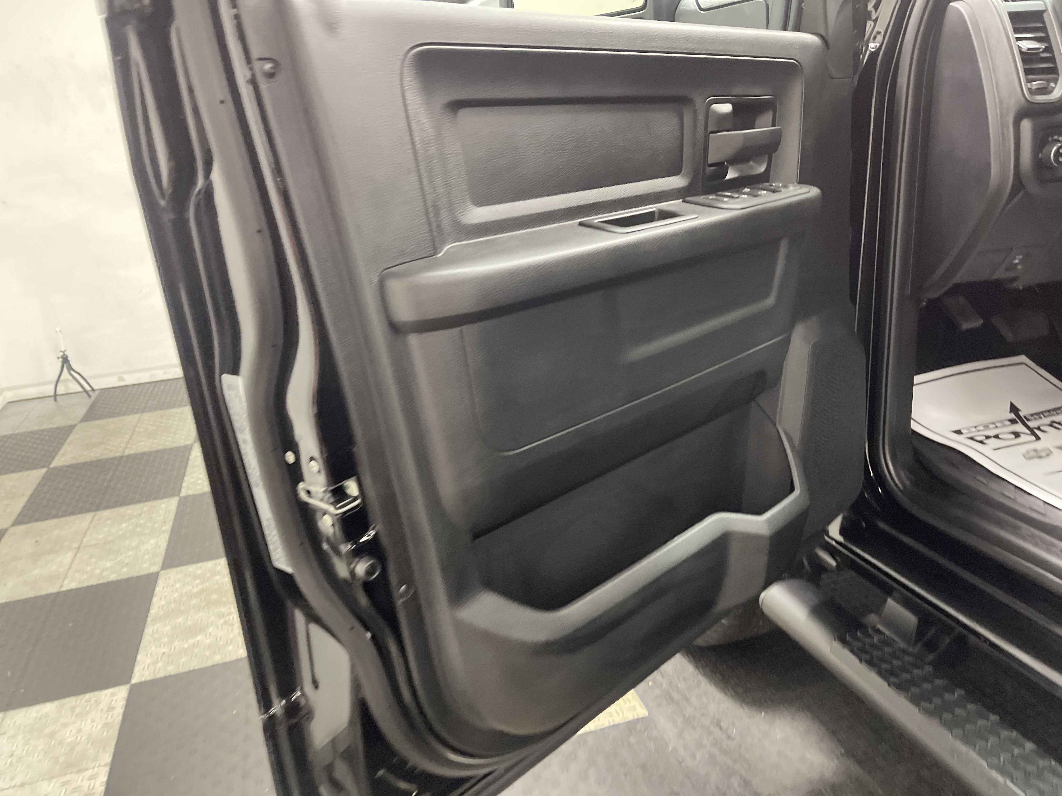 2026 RAM Ram 2500 RAM 2500 BLACK EXPRESS CREW CAB 4X4 6'4' BOX