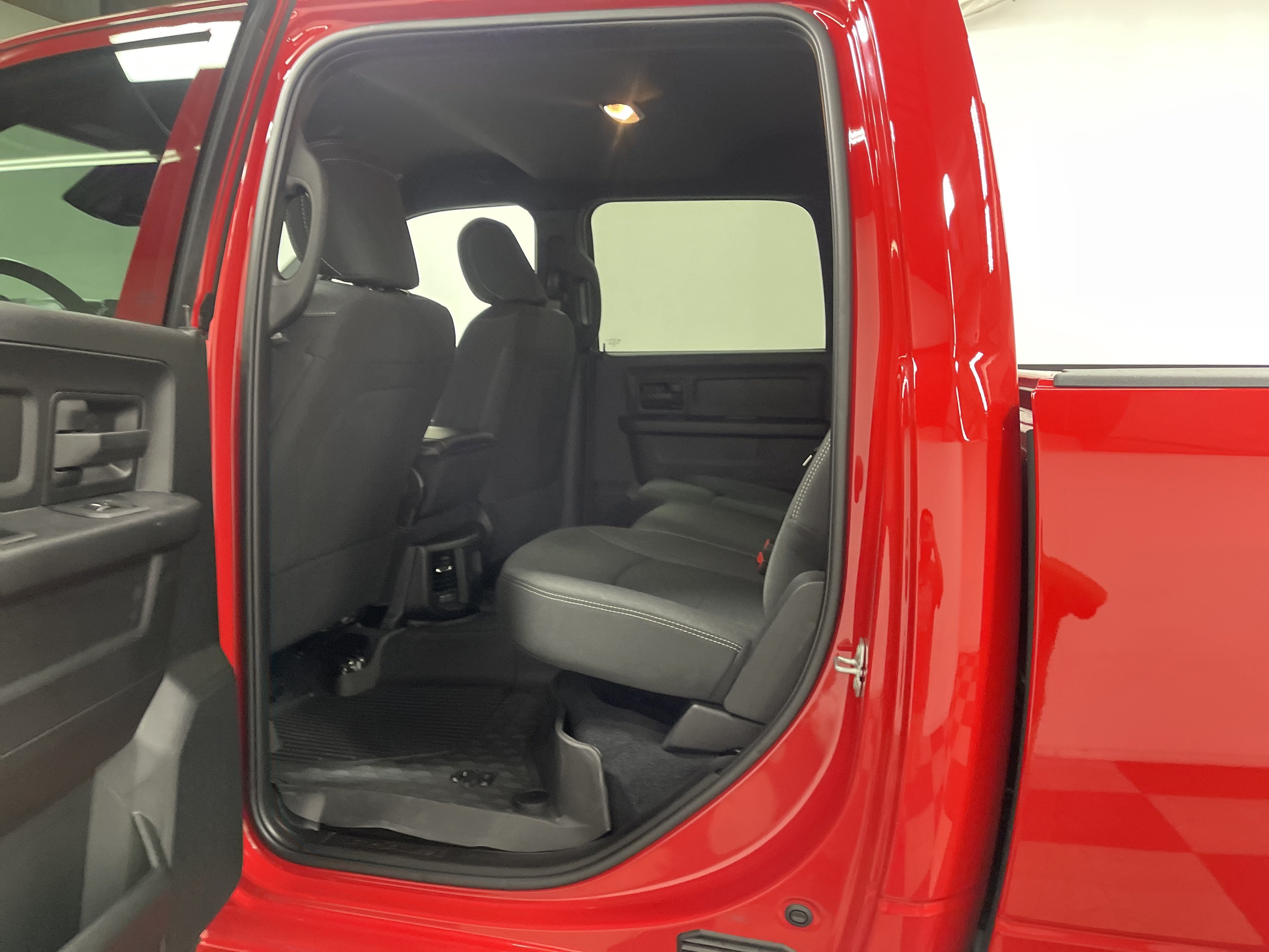 2026 RAM Ram 2500 RAM 2500 BLACK EXPRESS CREW CAB 4X4 6'4' BOX