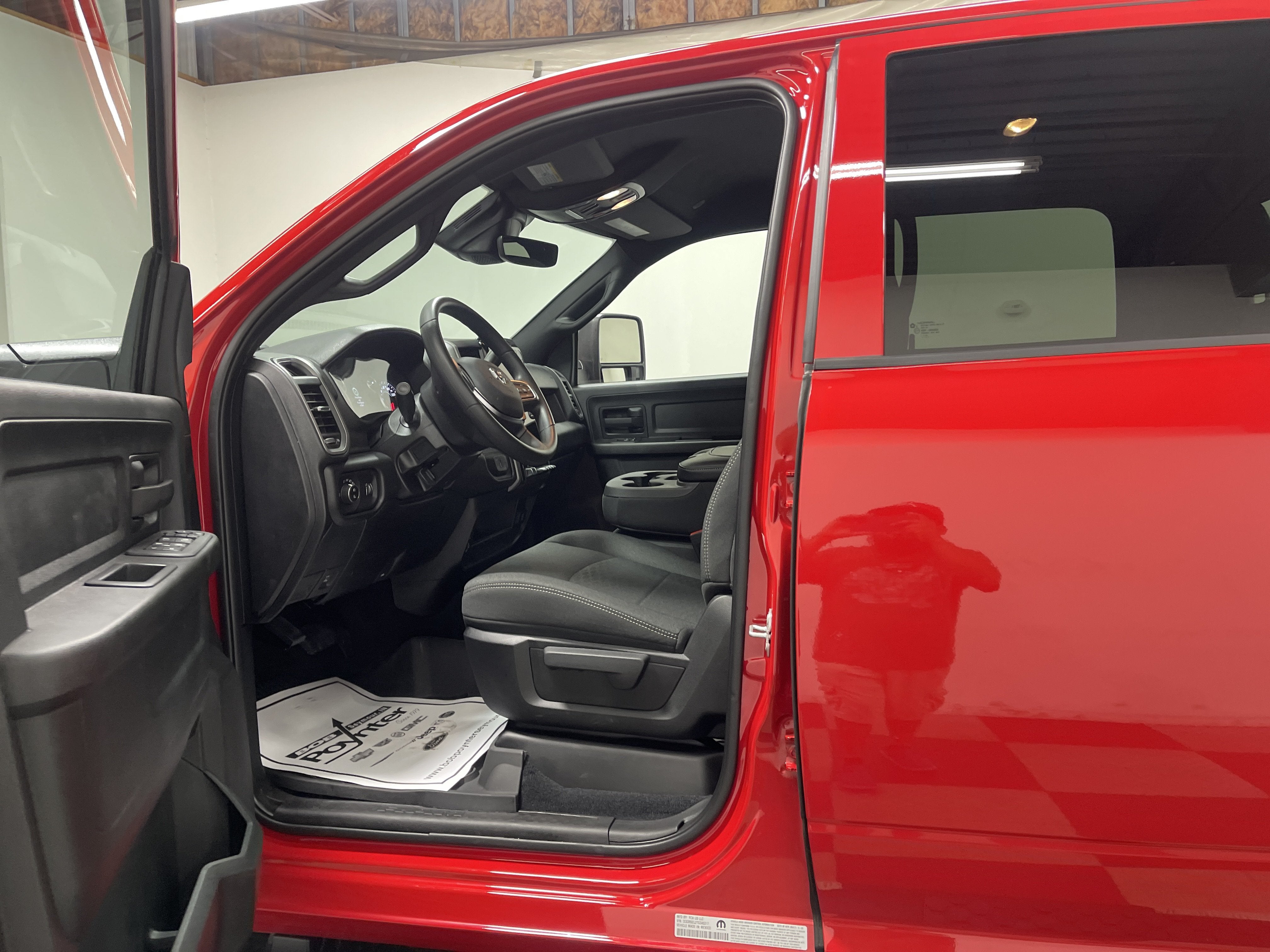 2026 RAM Ram 2500 RAM 2500 BLACK EXPRESS CREW CAB 4X4 6'4' BOX