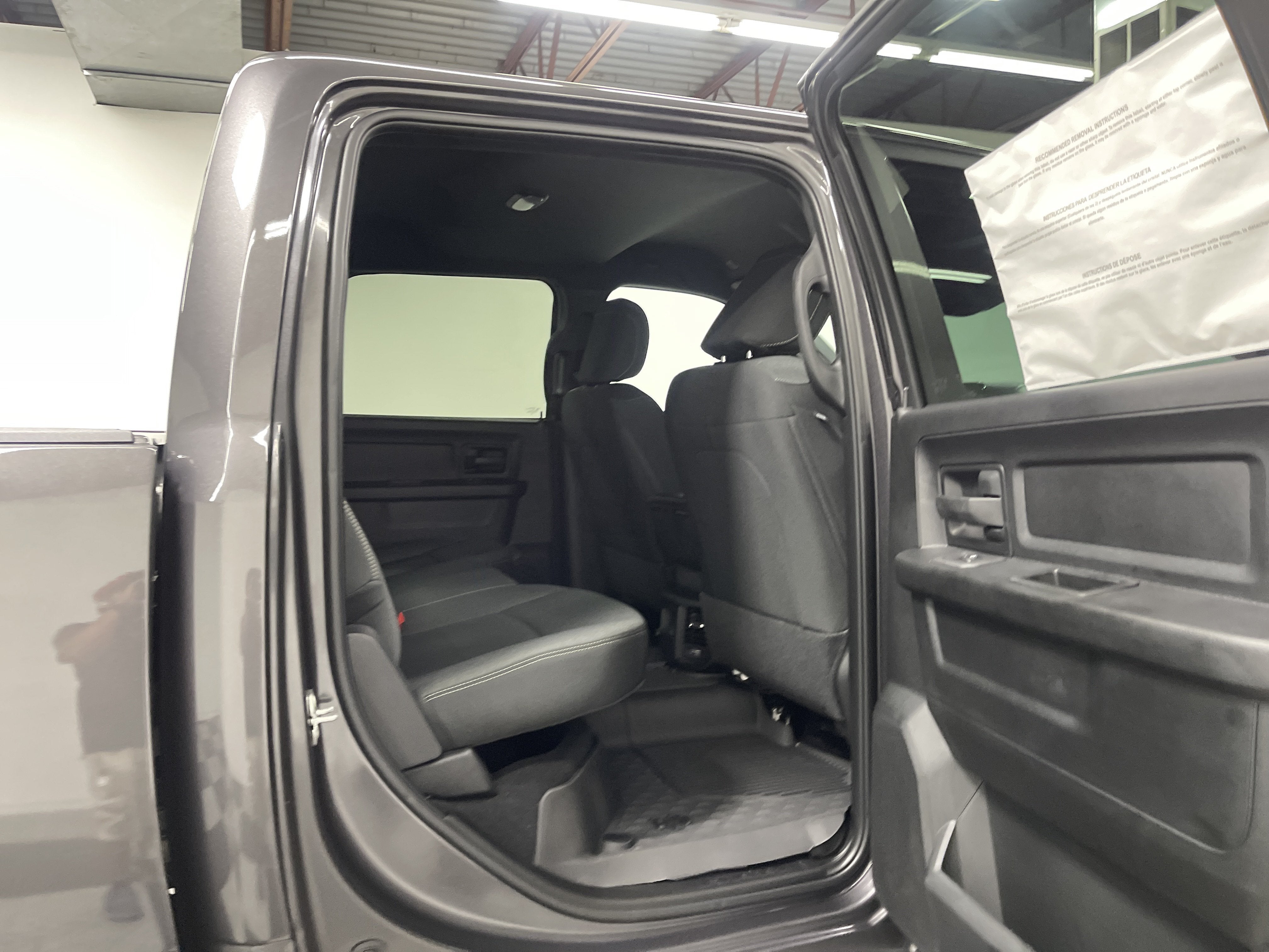 2026 RAM Ram 2500 RAM 2500 BLACK EXPRESS CREW CAB 4X4 6'4' BOX