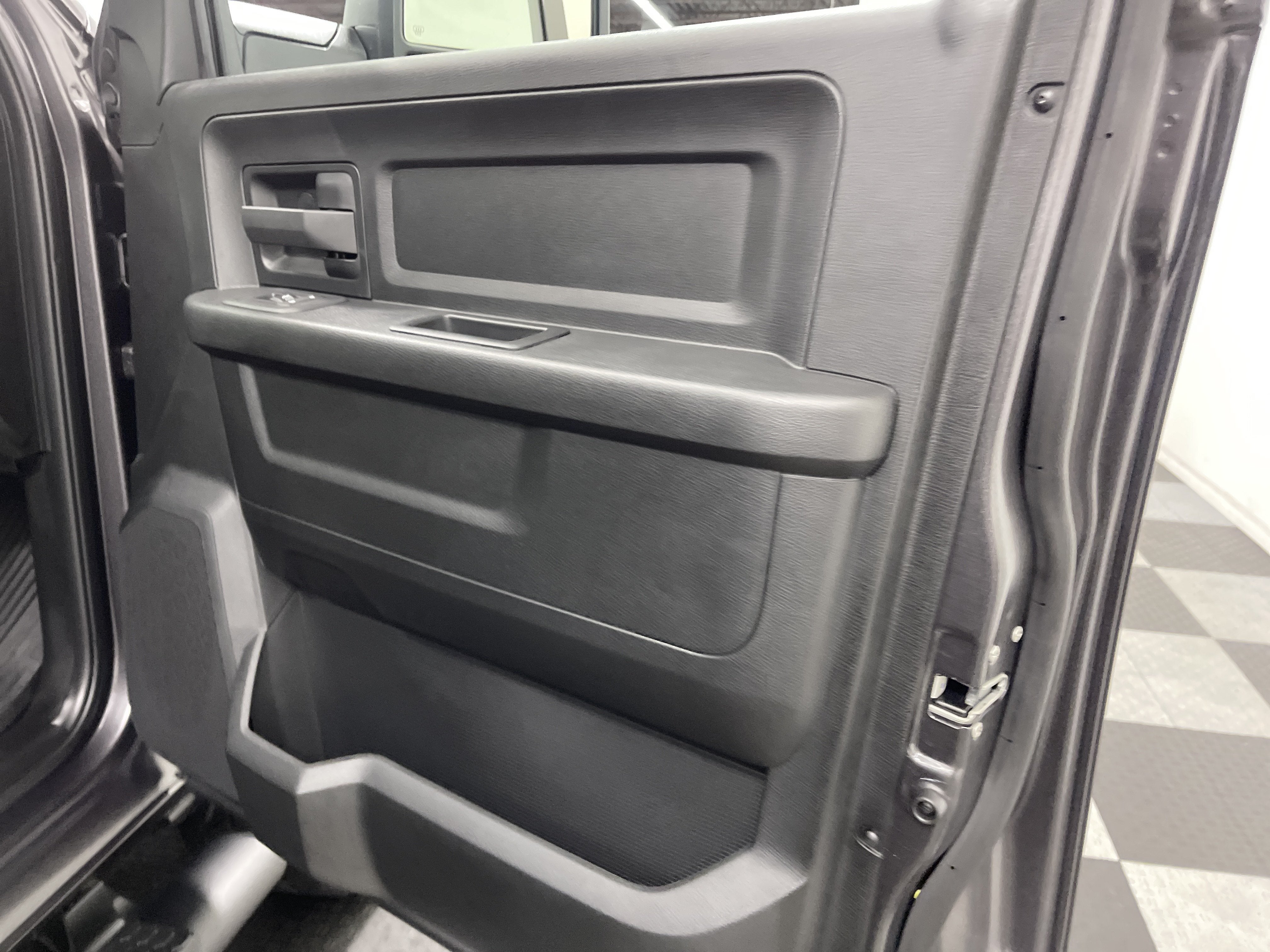 2026 RAM Ram 2500 RAM 2500 BLACK EXPRESS CREW CAB 4X4 6'4' BOX
