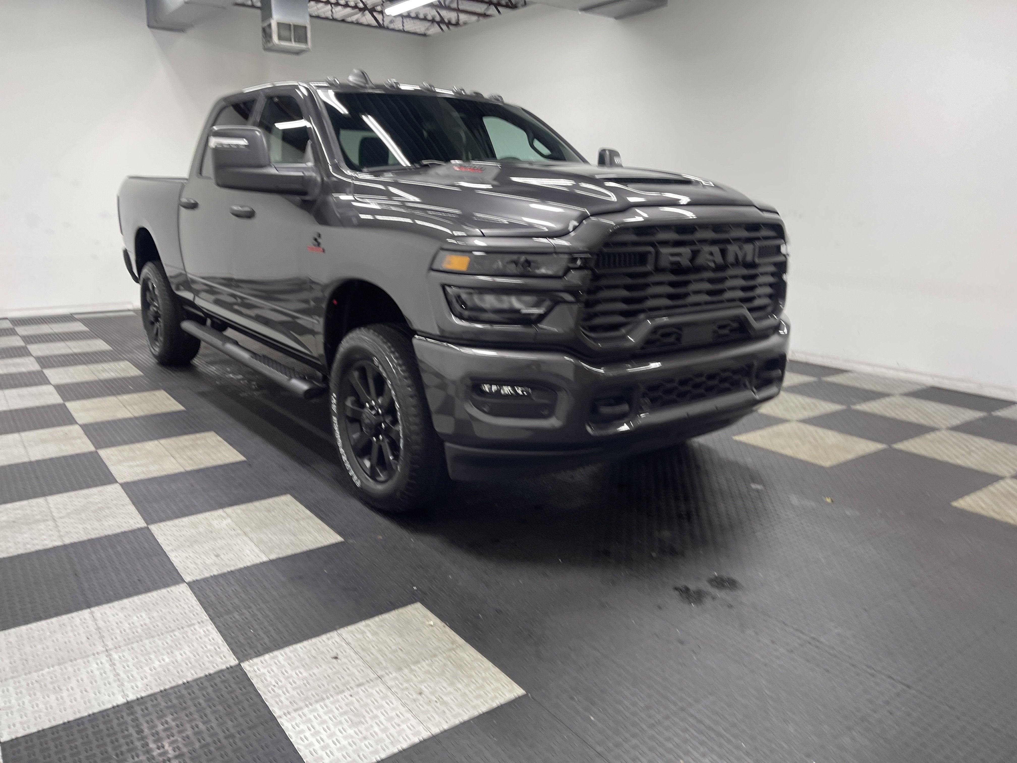 2026 RAM Ram 2500 RAM 2500 BLACK EXPRESS CREW CAB 4X4 6'4' BOX
