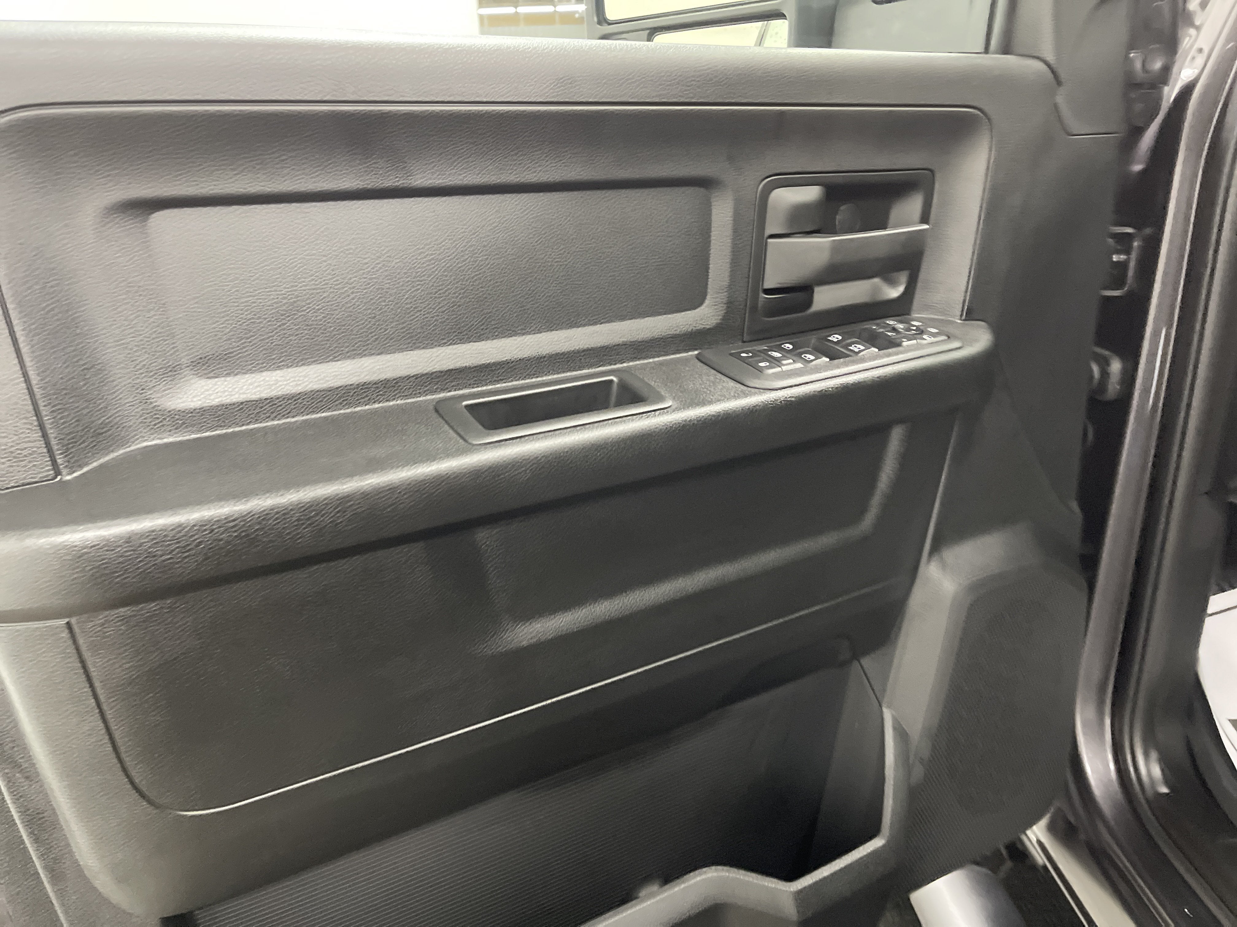 2026 RAM Ram 2500 RAM 2500 BLACK EXPRESS CREW CAB 4X4 6'4' BOX