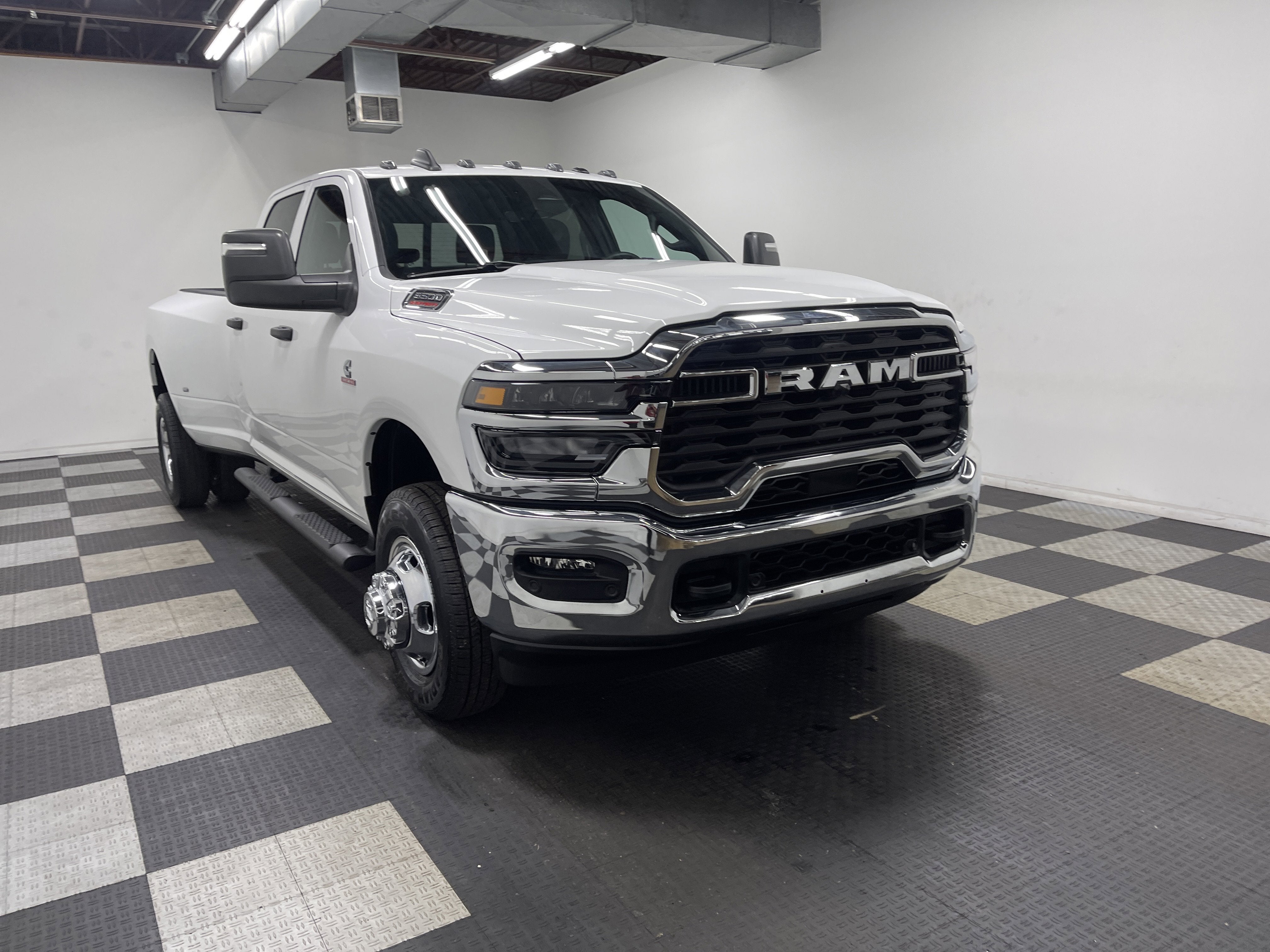 2026 RAM Ram 3500 RAM 3500 TRADESMAN CREW CAB 4X4 8' BOX