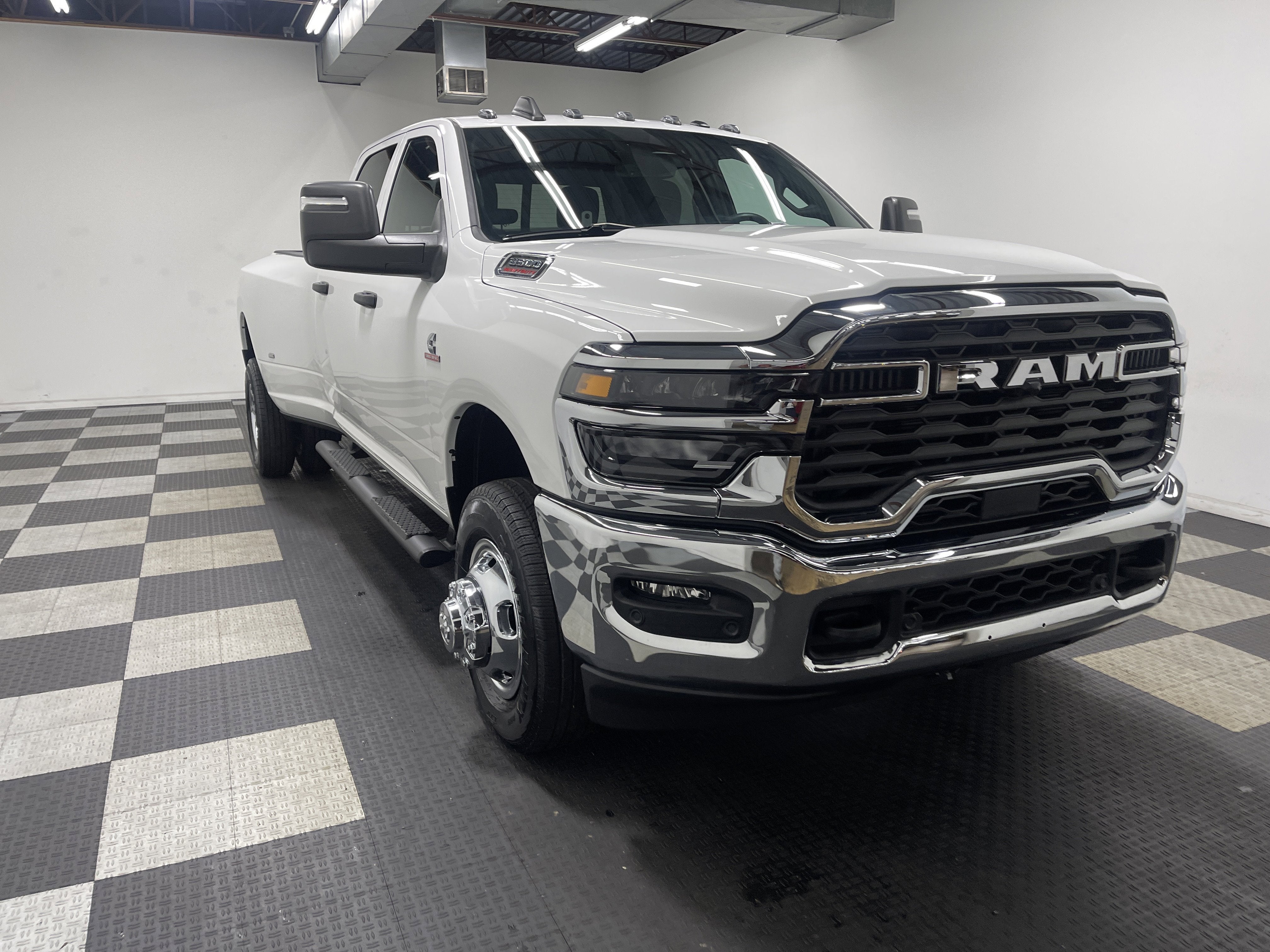 2026 RAM Ram 3500 RAM 3500 TRADESMAN CREW CAB 4X4 8' BOX