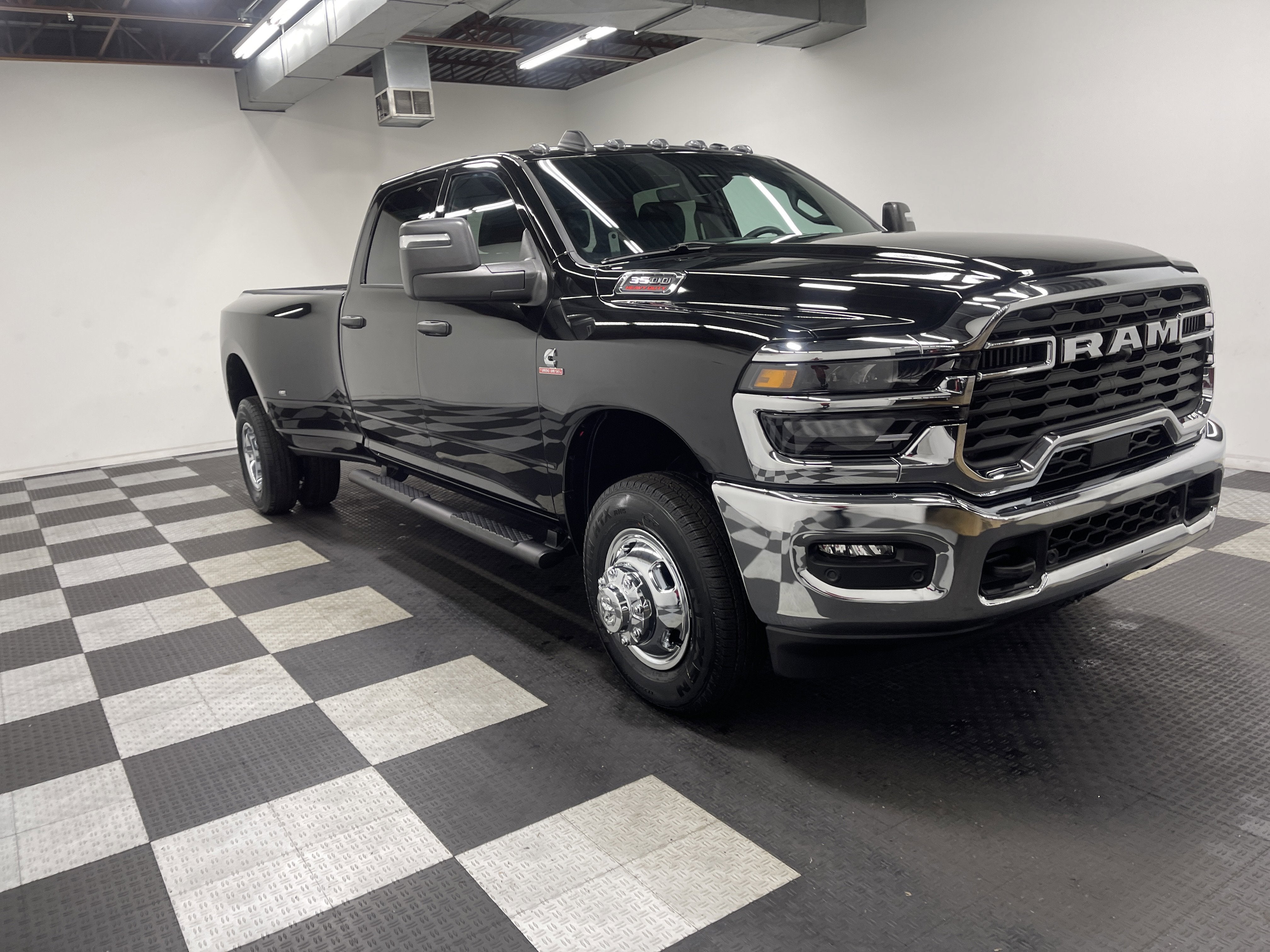 2026 RAM Ram 3500 RAM 3500 TRADESMAN CREW CAB 4X4 8' BOX