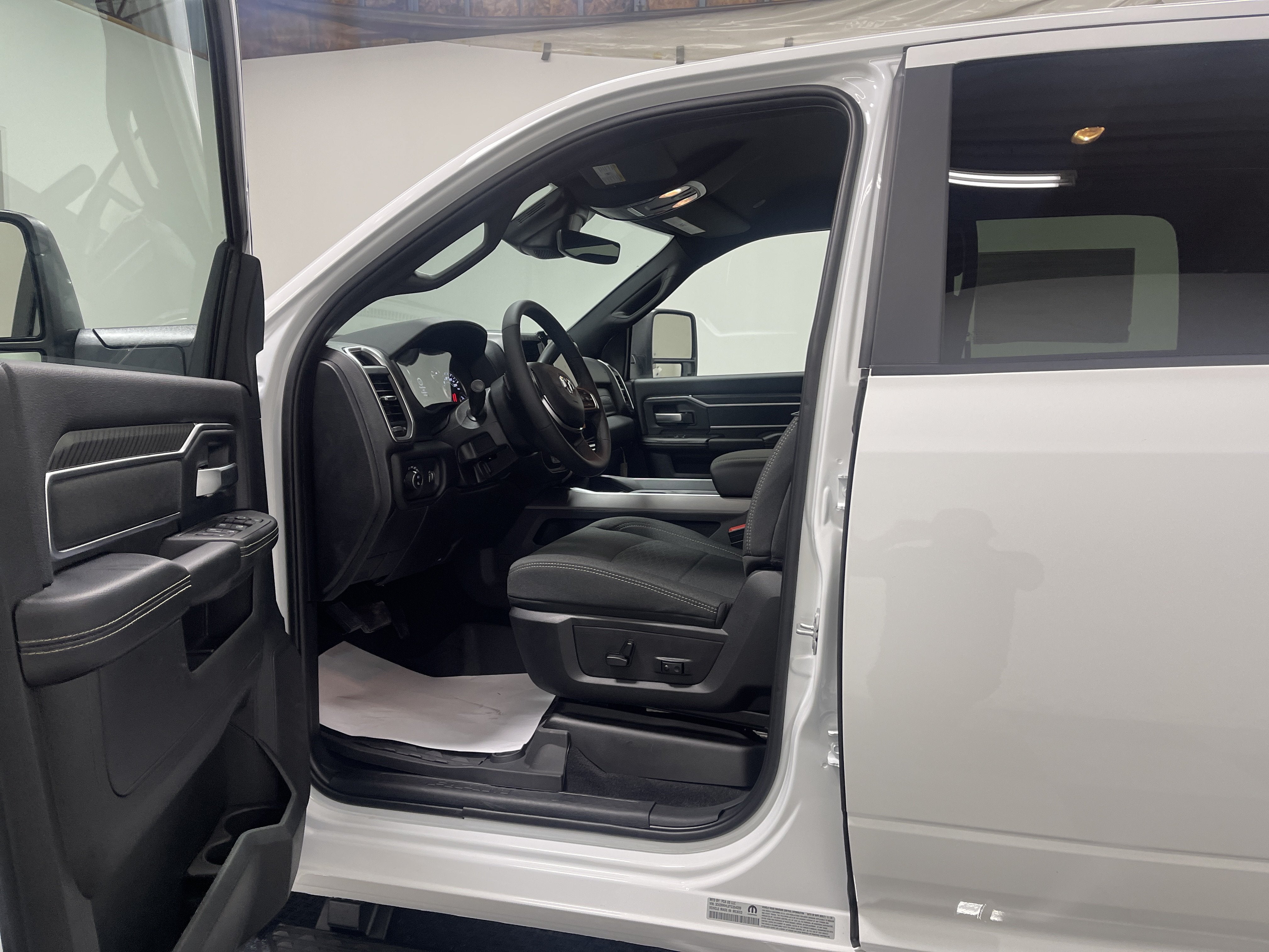 2026 RAM 3500 RAM 3500 BIG HORN CREW CAB 4X4 8' BOX