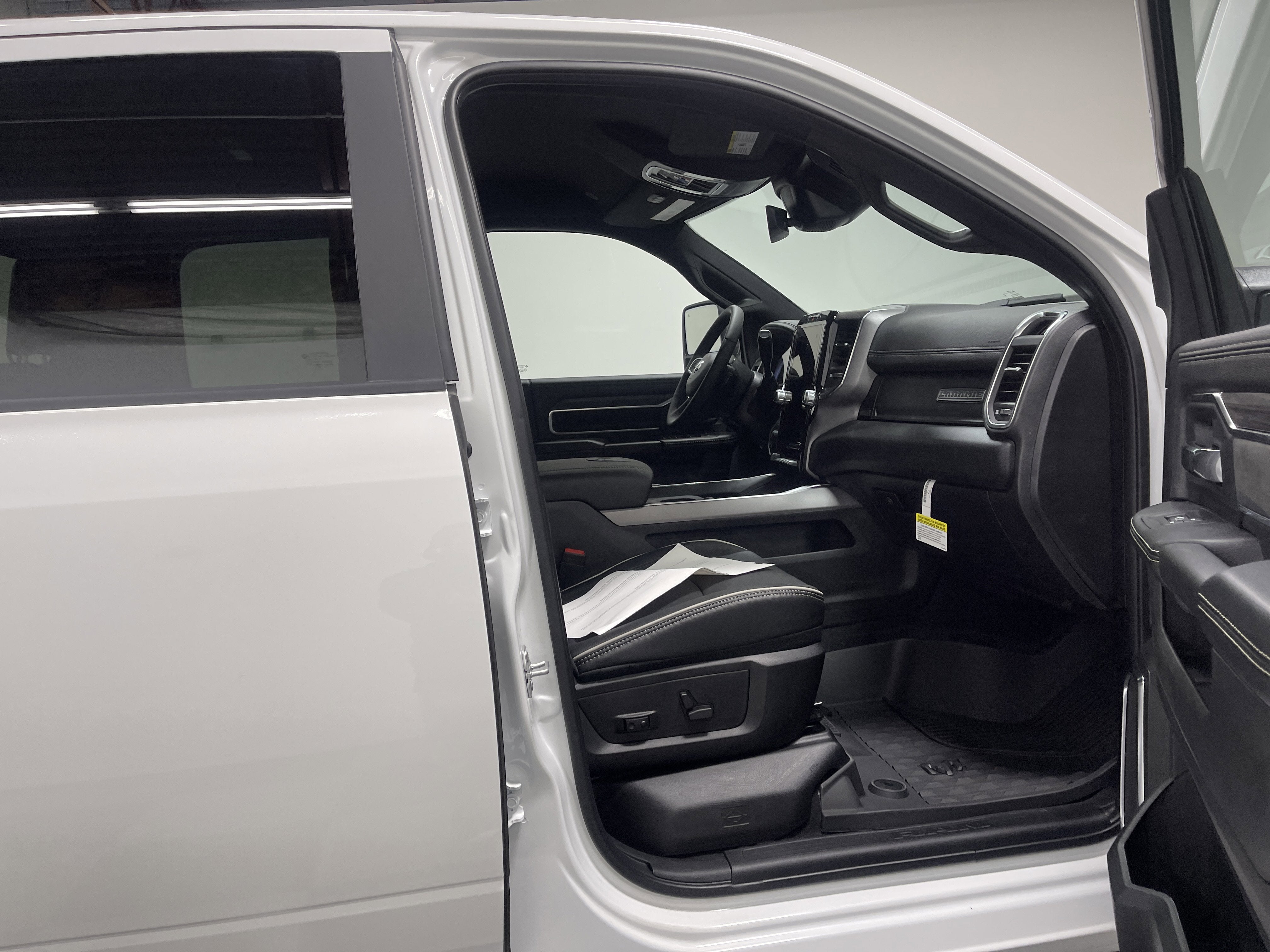 2026 RAM Ram 3500 RAM 3500 LARAMIE CREW CAB 4X4 8' BOX