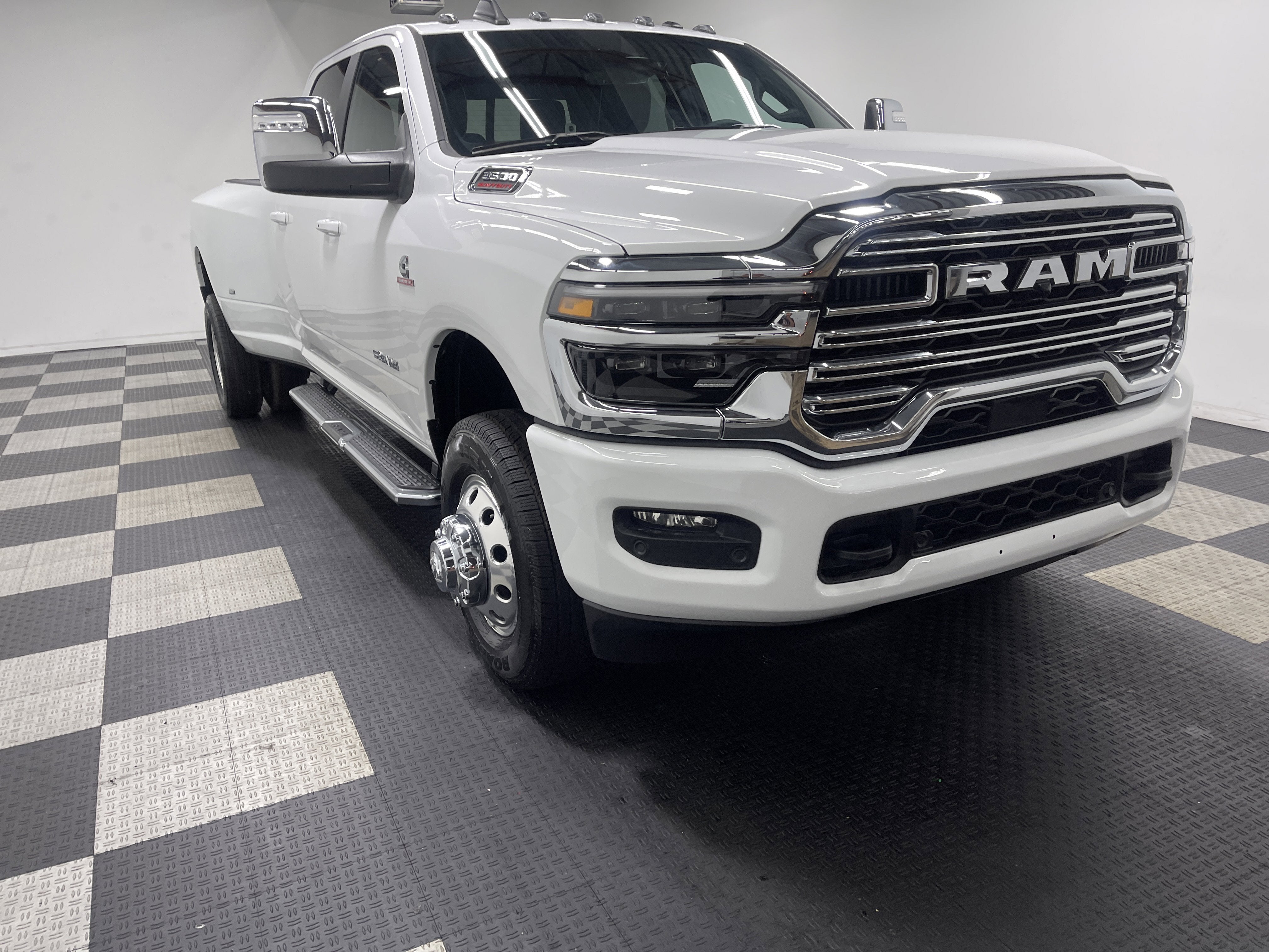 2026 RAM Ram 3500 RAM 3500 LARAMIE CREW CAB 4X4 8' BOX