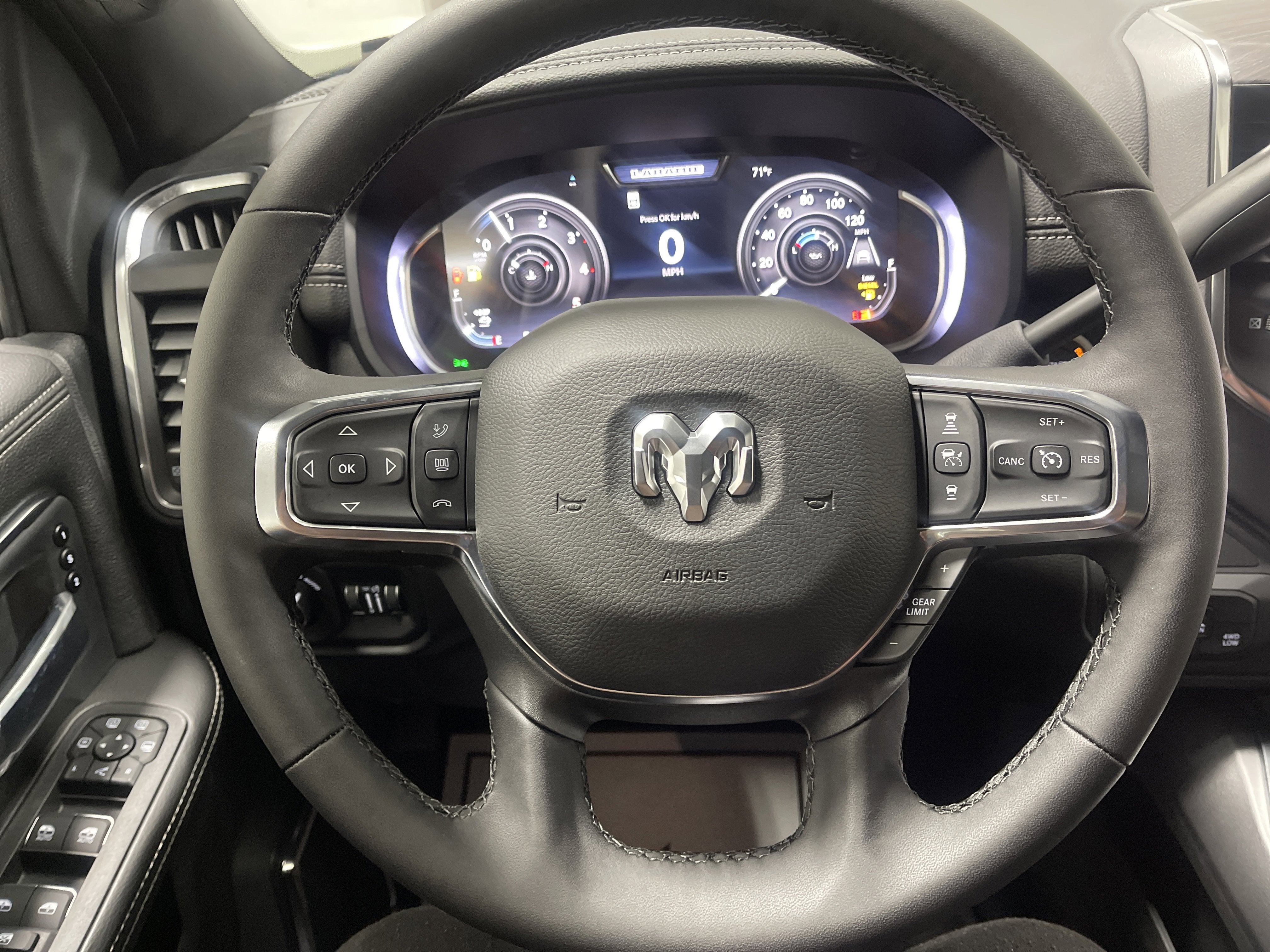 2026 RAM Ram 3500 RAM 3500 LARAMIE CREW CAB 4X4 8' BOX