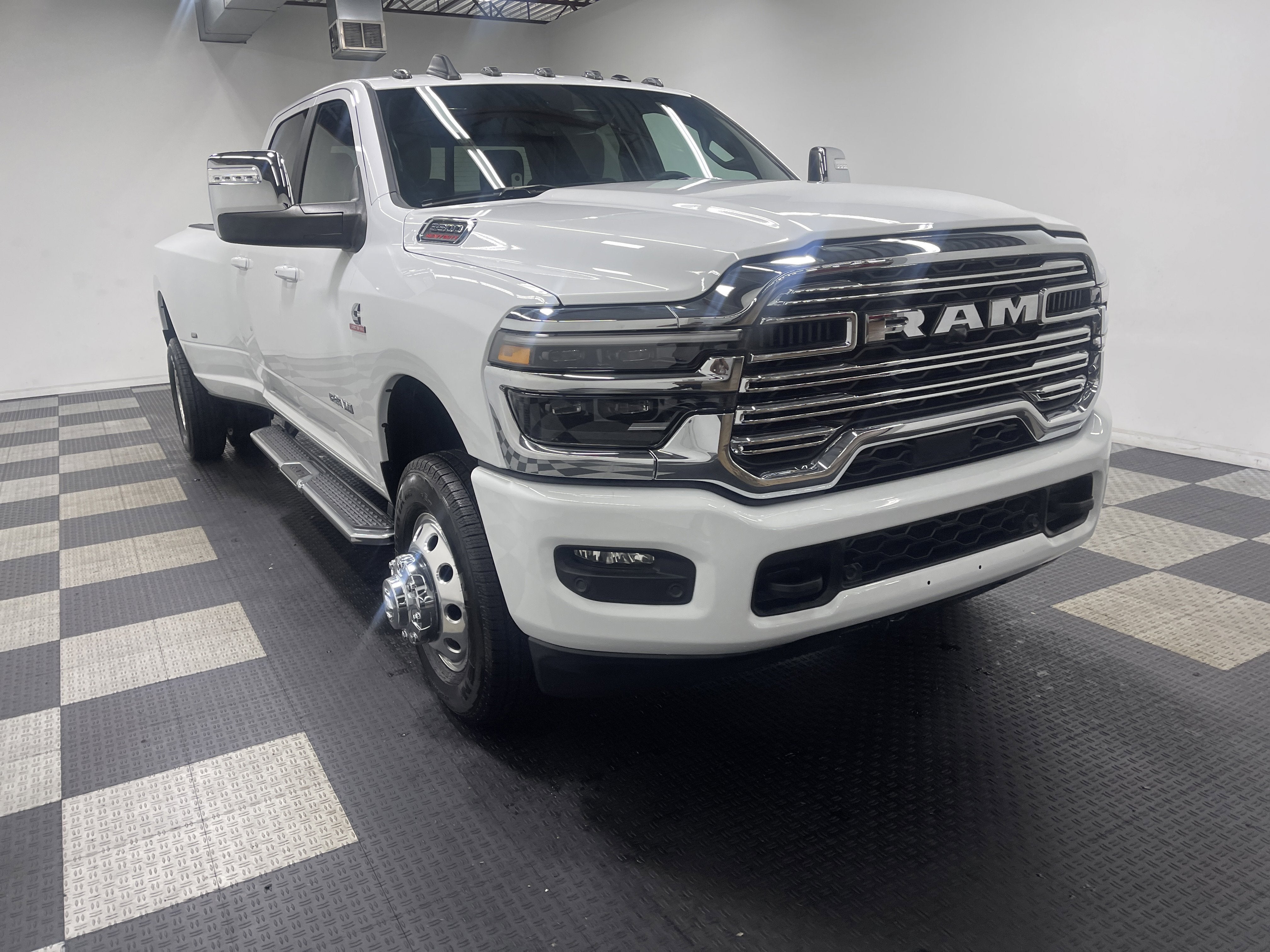 2026 RAM Ram 3500 RAM 3500 LARAMIE CREW CAB 4X4 8' BOX