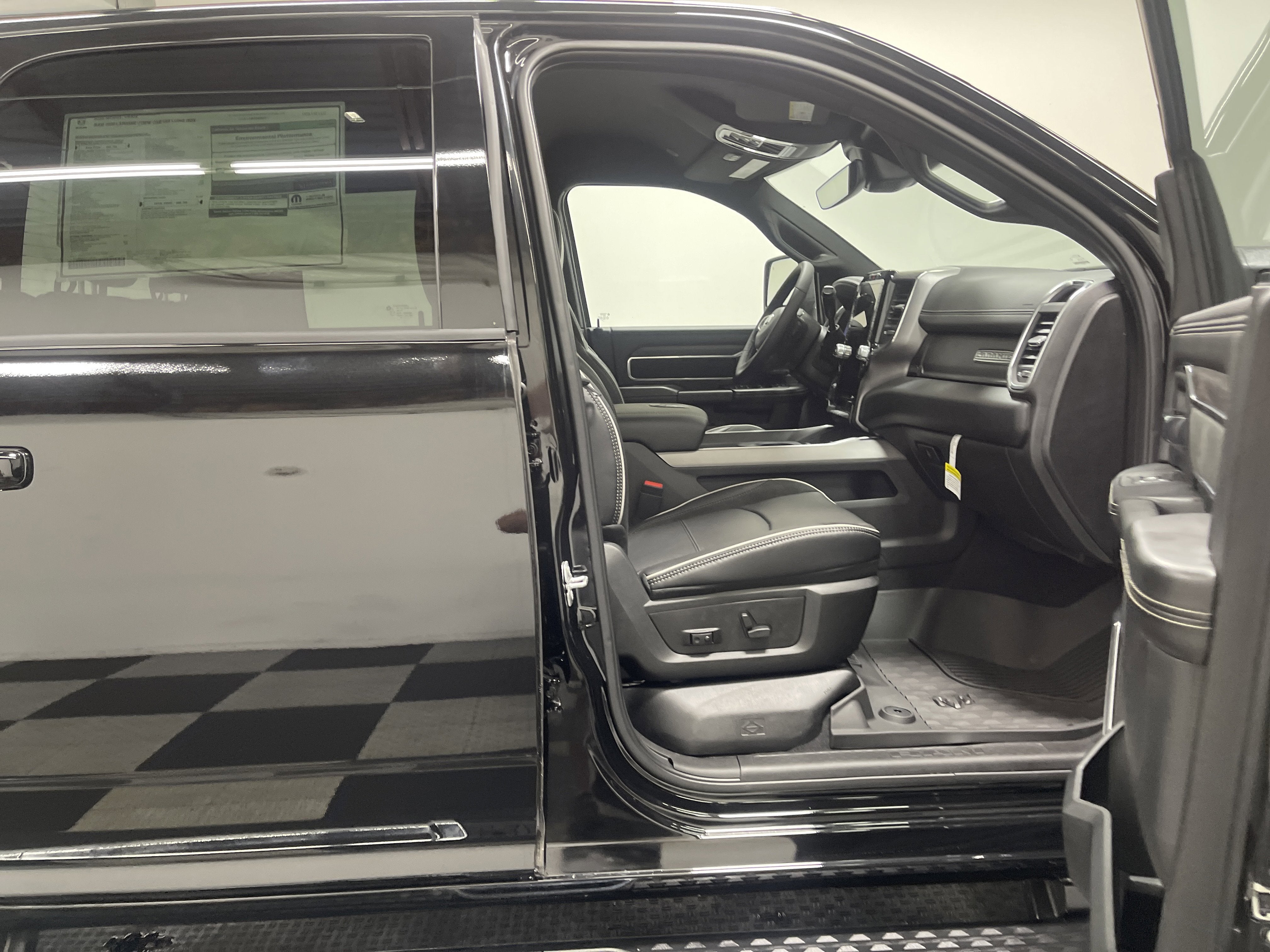 2026 RAM Ram 3500 RAM 3500 LARAMIE CREW CAB 4X4 8' BOX