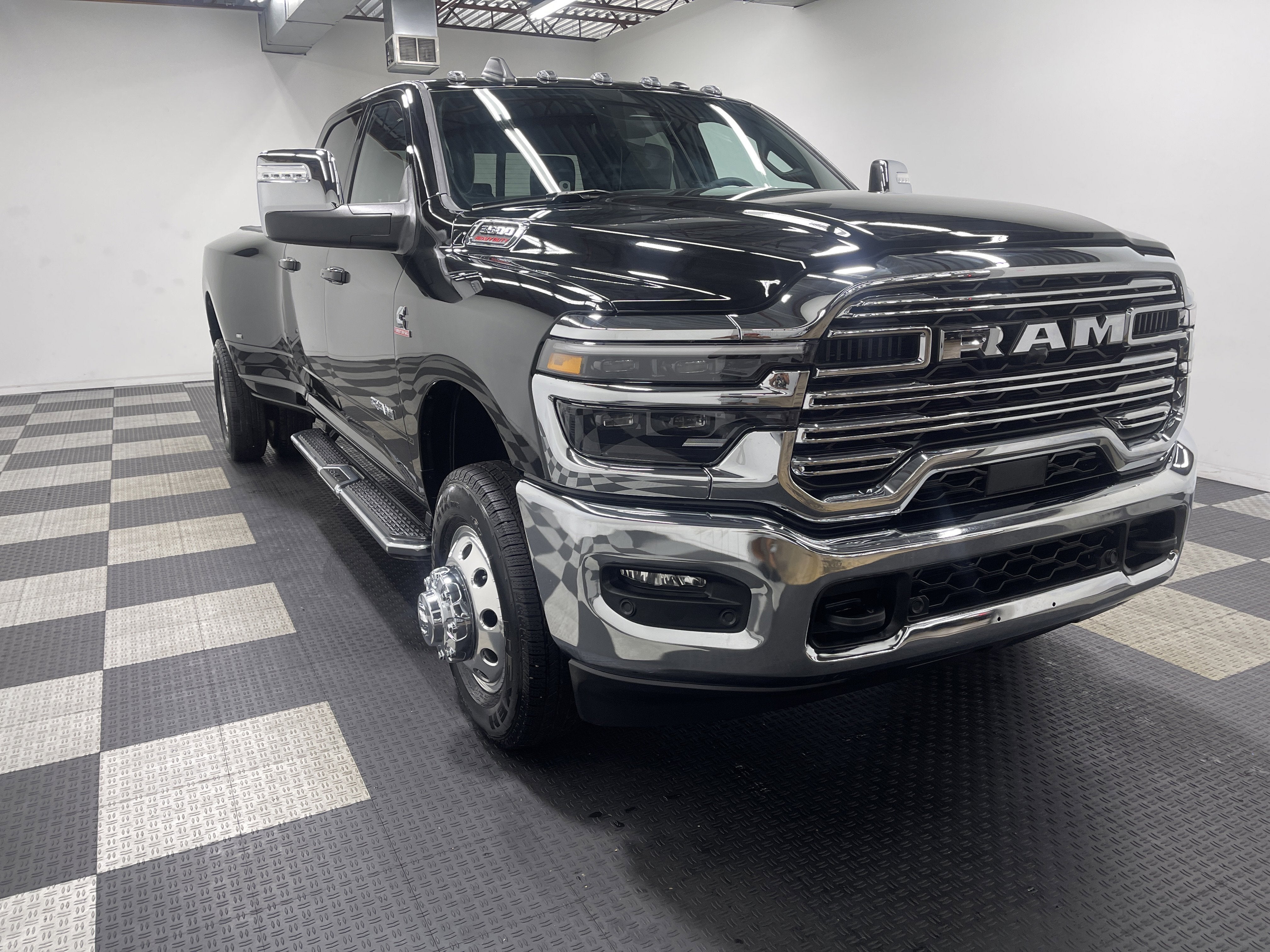 2026 RAM Ram 3500 RAM 3500 LARAMIE CREW CAB 4X4 8' BOX