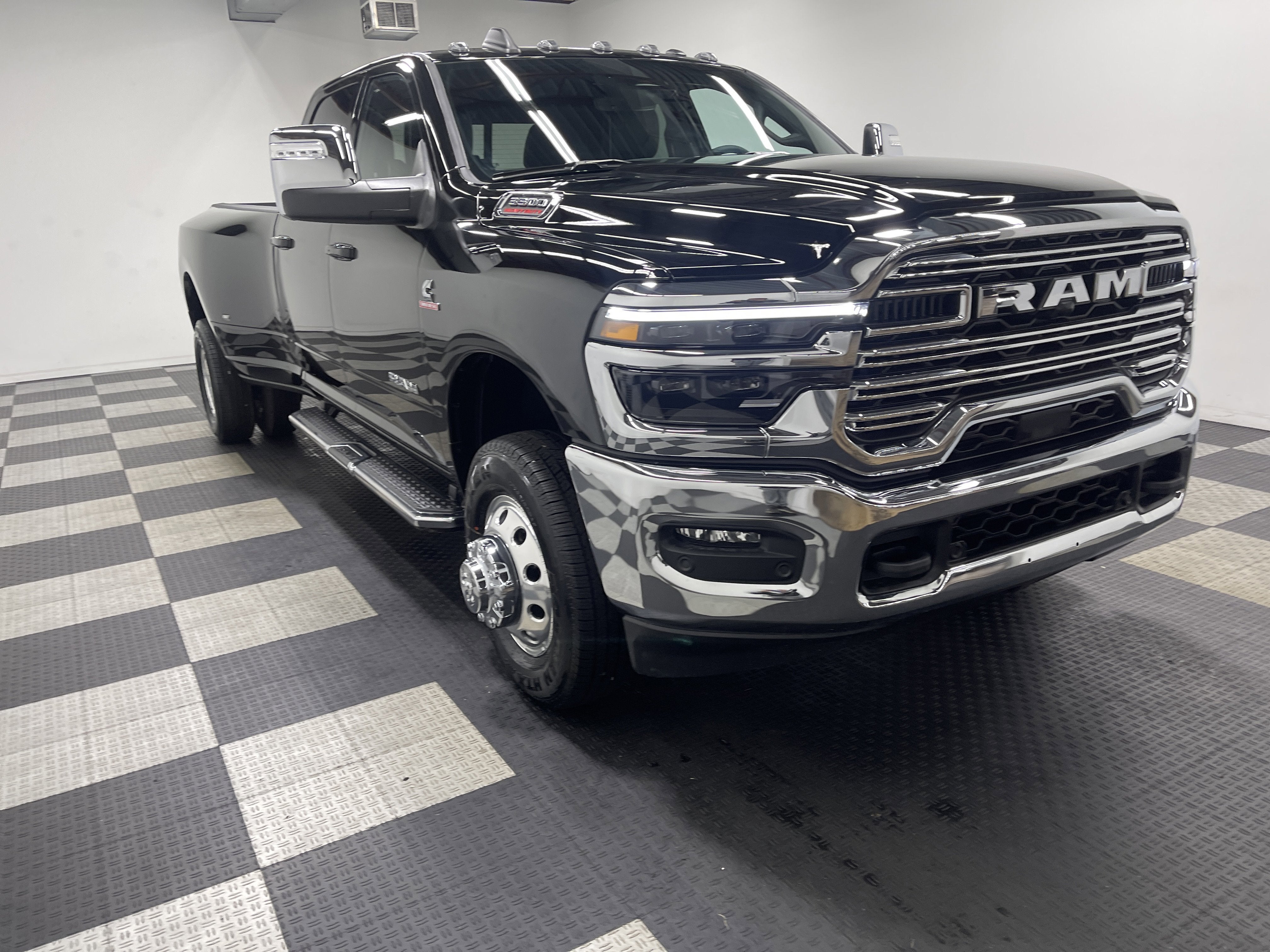 2026 RAM Ram 3500 RAM 3500 LARAMIE CREW CAB 4X4 8' BOX
