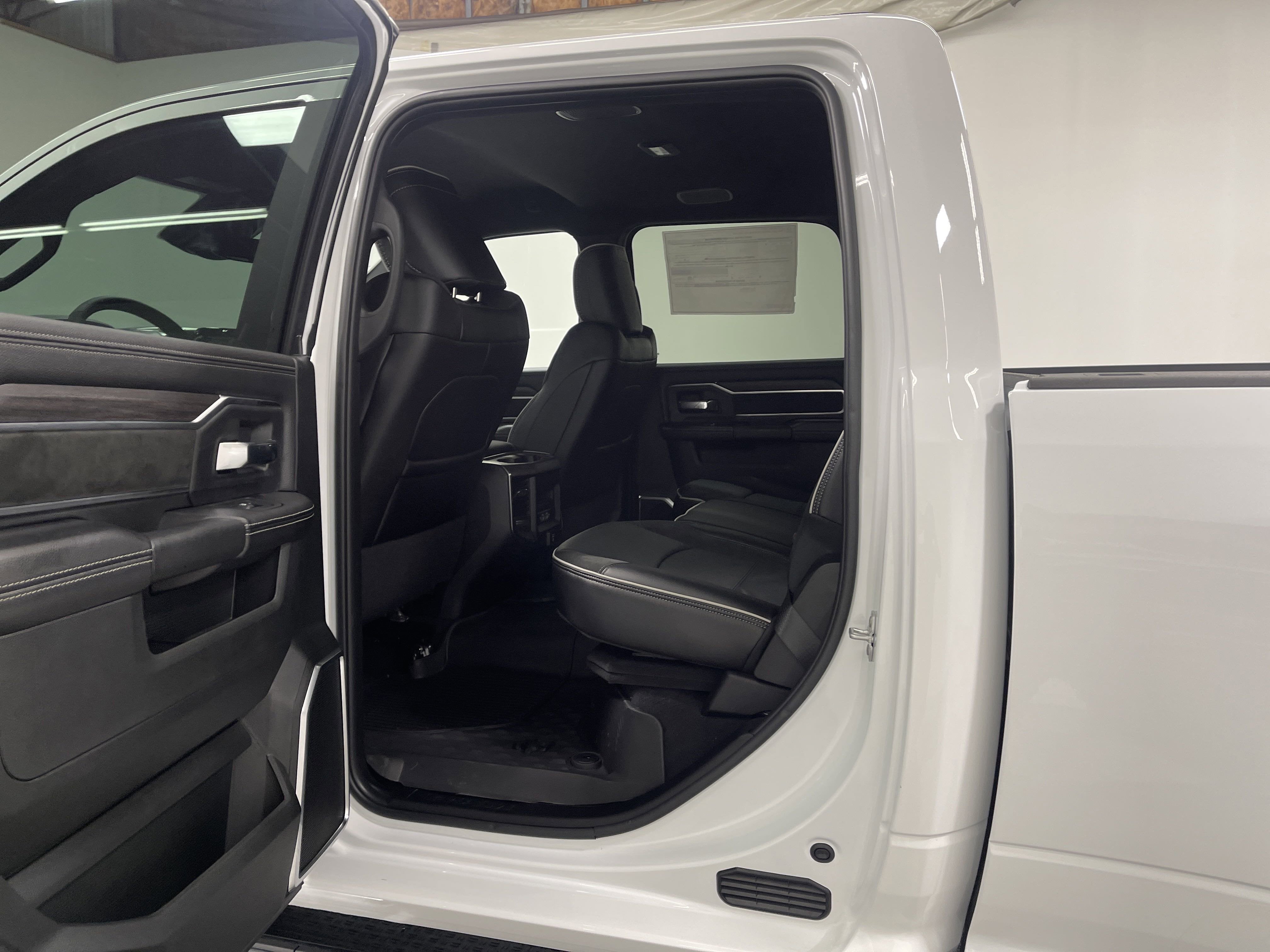 2025 RAM Ram 3500 RAM 3500 LARAMIE CREW CAB 4X4 8' BOX