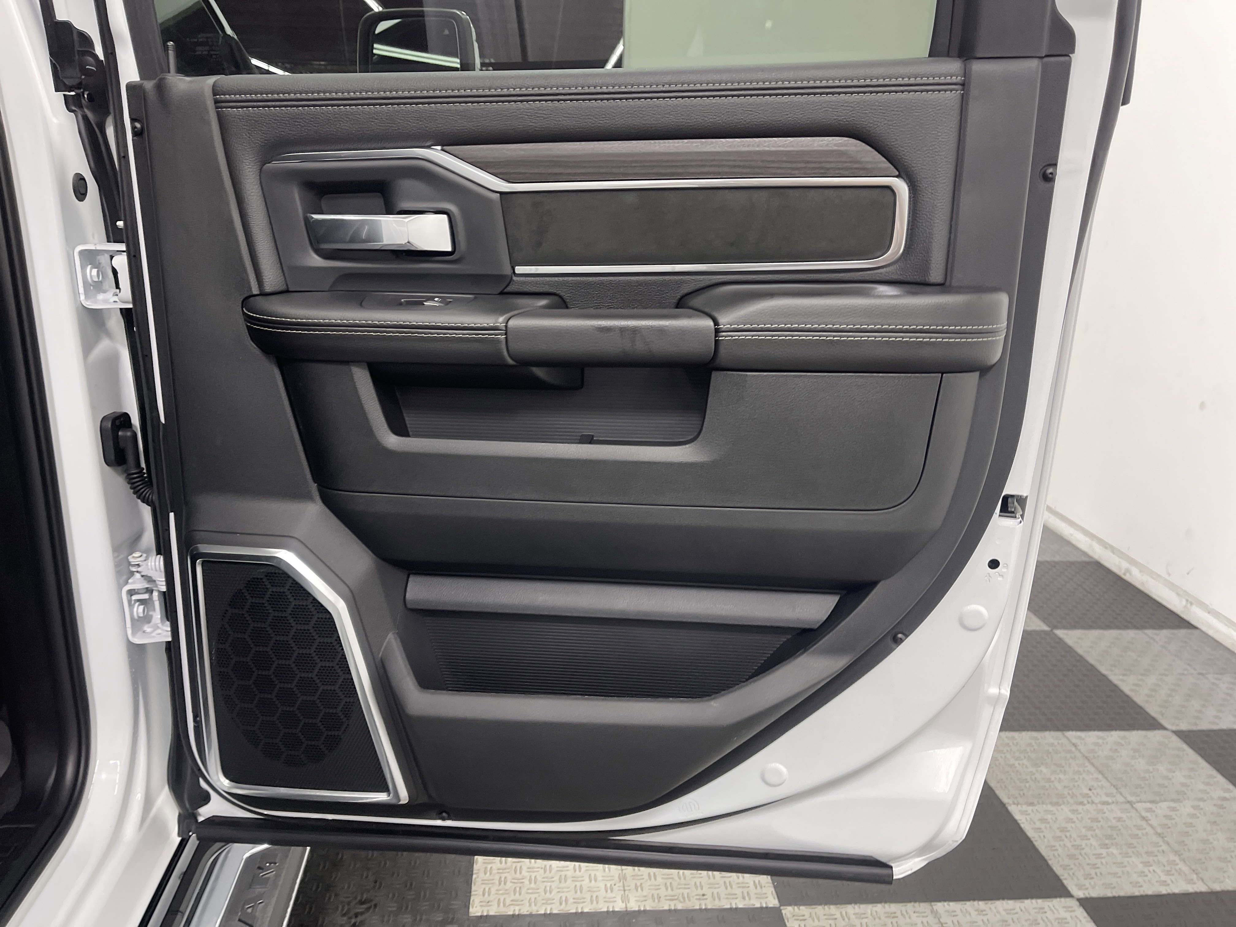 2025 RAM Ram 3500 RAM 3500 LARAMIE CREW CAB 4X4 8' BOX