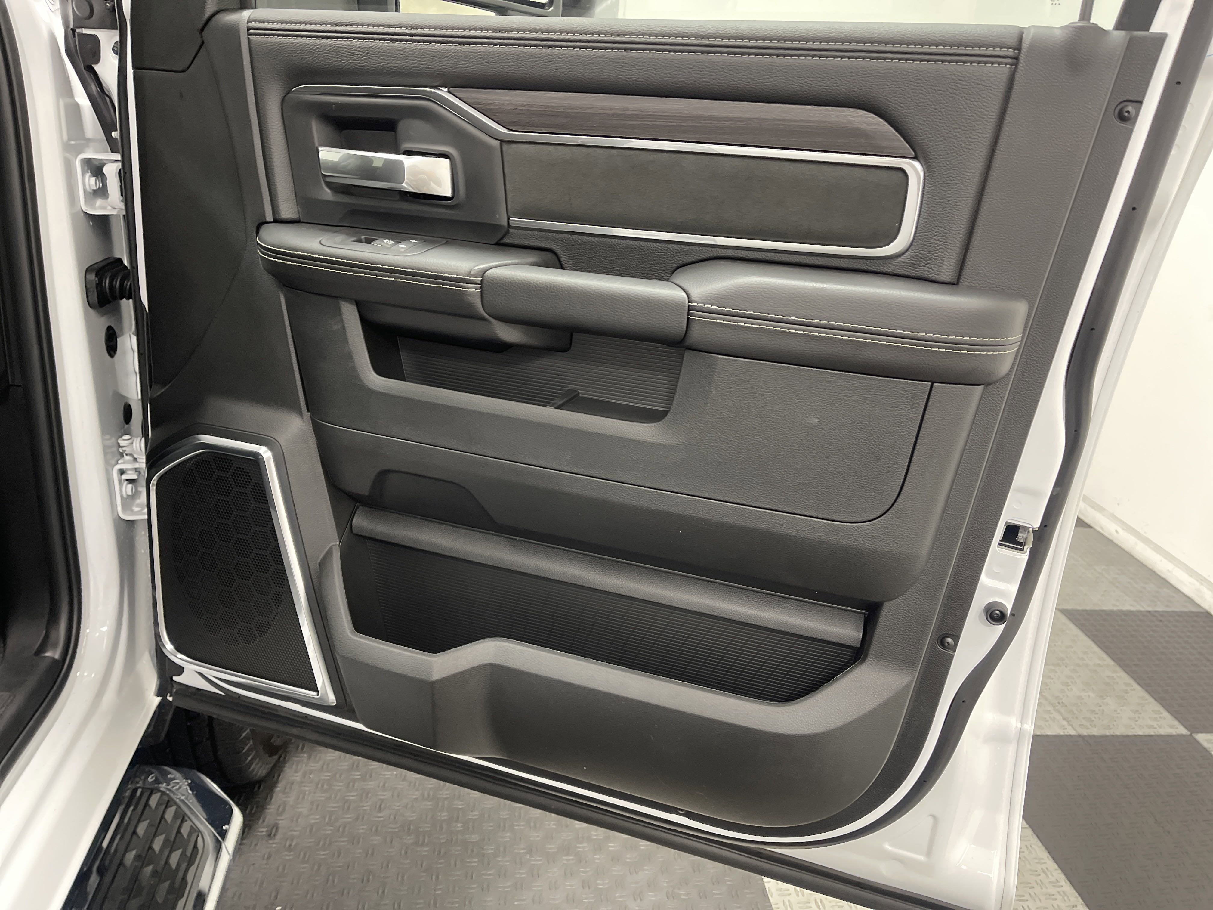 2025 RAM Ram 3500 RAM 3500 LARAMIE CREW CAB 4X4 8' BOX