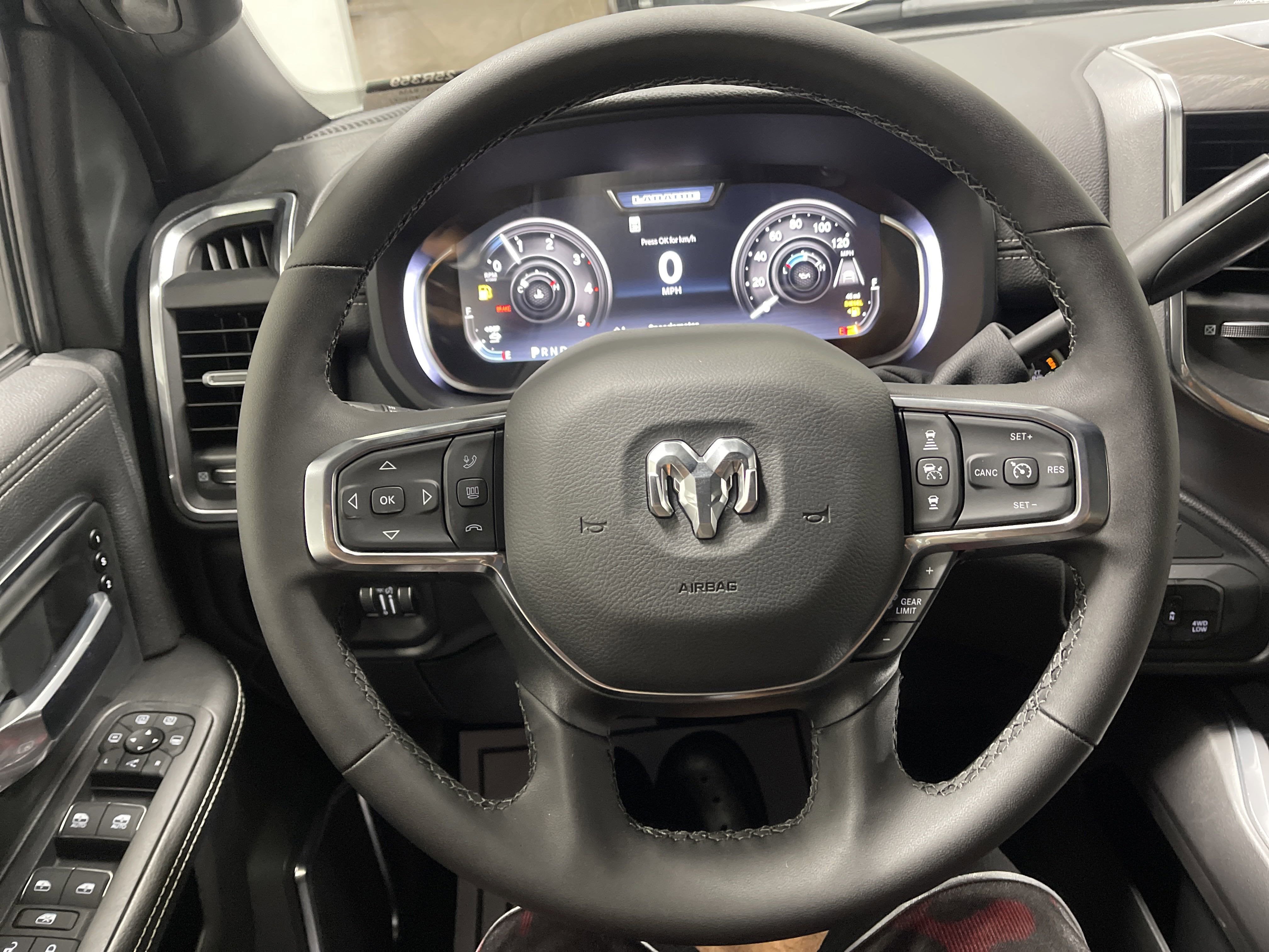 2025 RAM Ram 3500 RAM 3500 LARAMIE CREW CAB 4X4 8' BOX