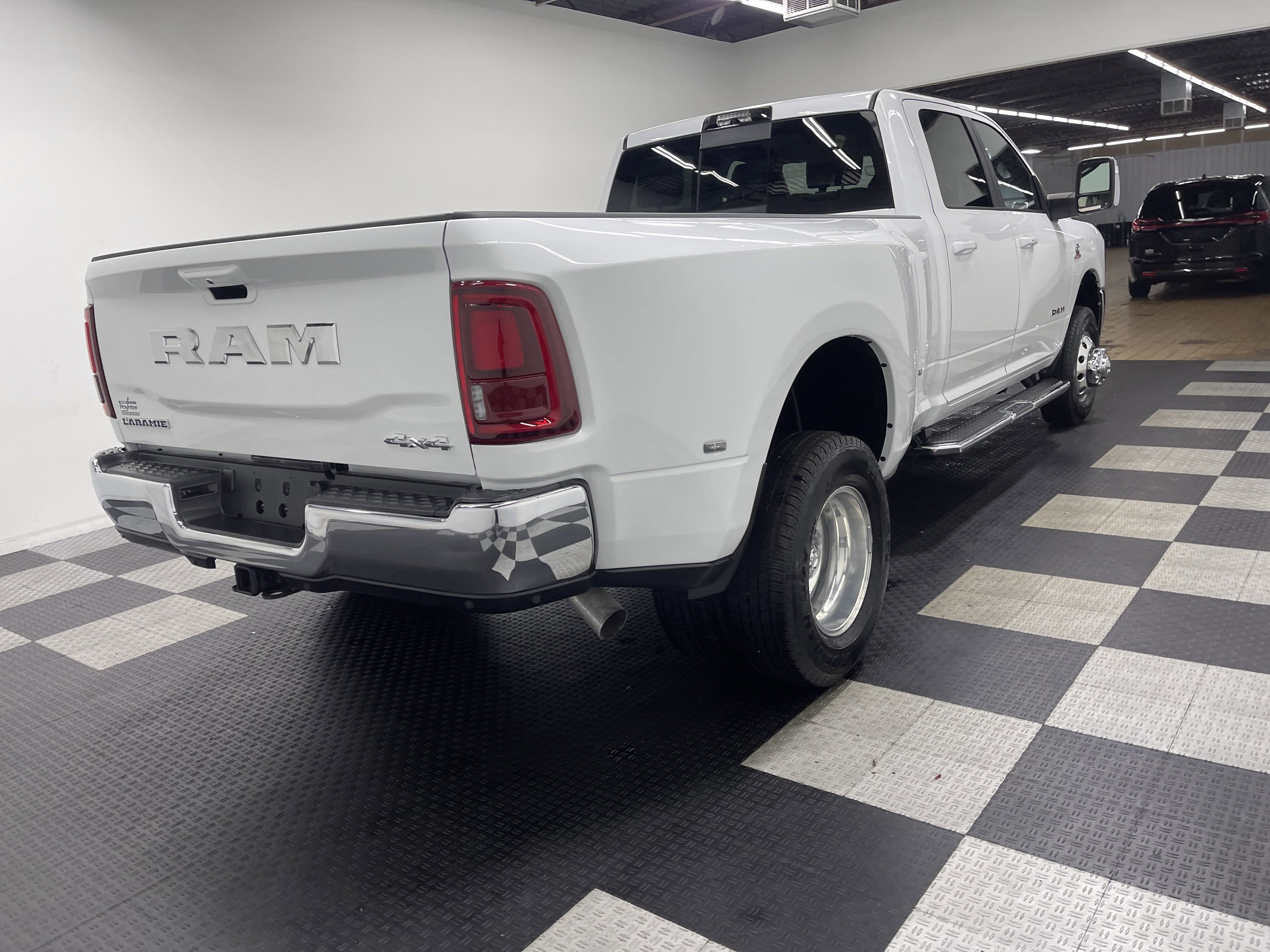 2025 RAM Ram 3500 RAM 3500 LARAMIE CREW CAB 4X4 8' BOX