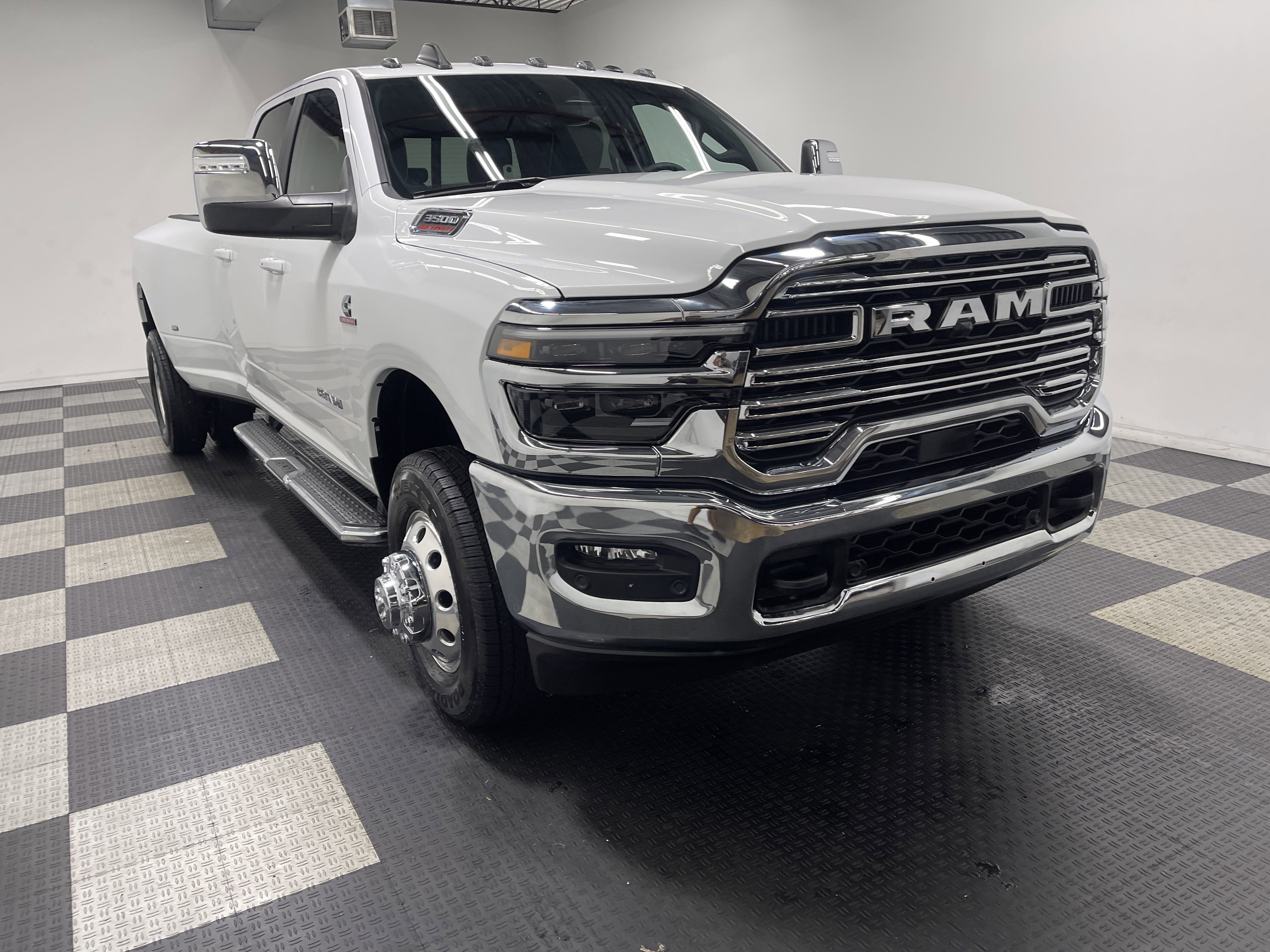 2025 RAM Ram 3500 RAM 3500 LARAMIE CREW CAB 4X4 8' BOX