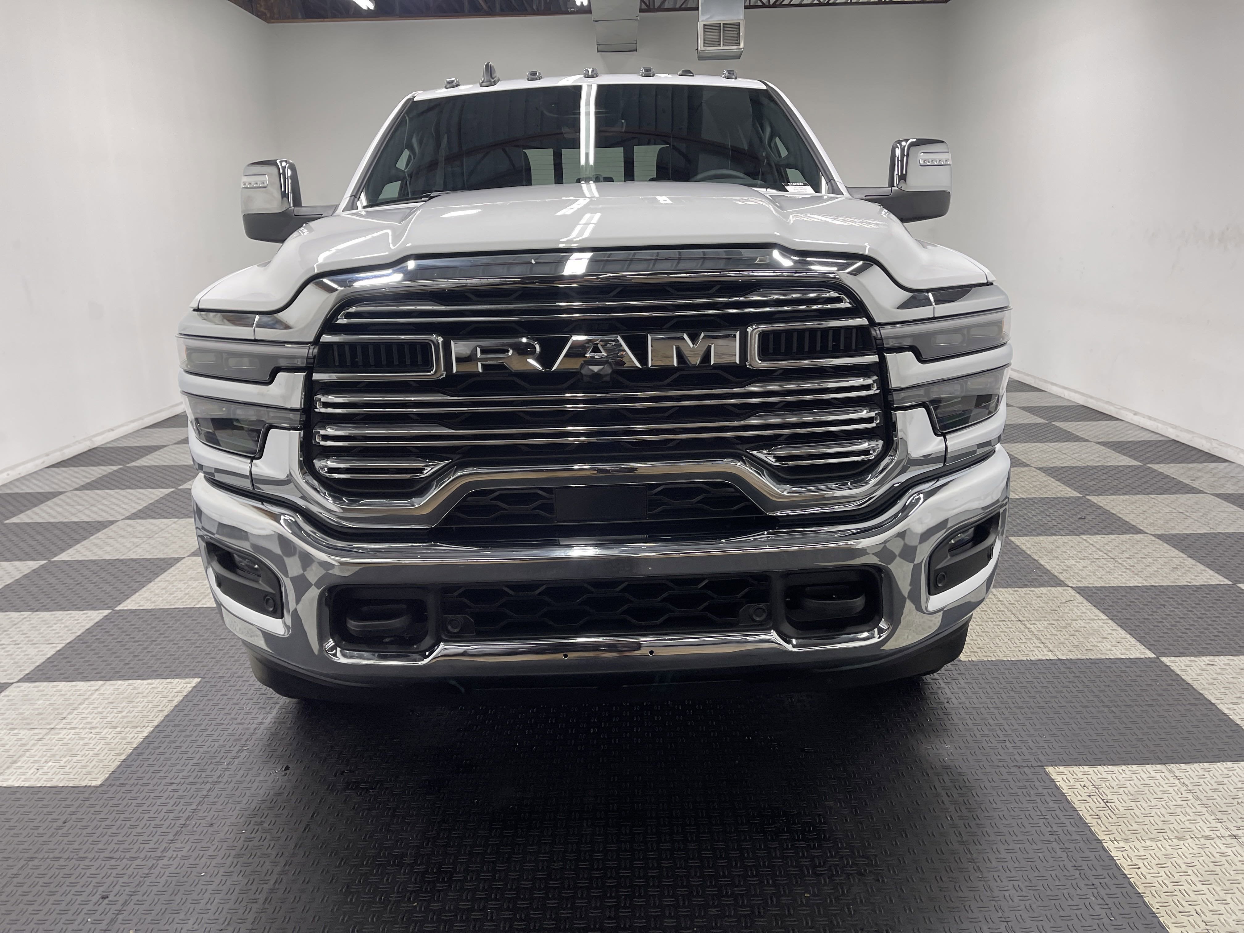 2025 RAM Ram 3500 RAM 3500 LARAMIE CREW CAB 4X4 8' BOX