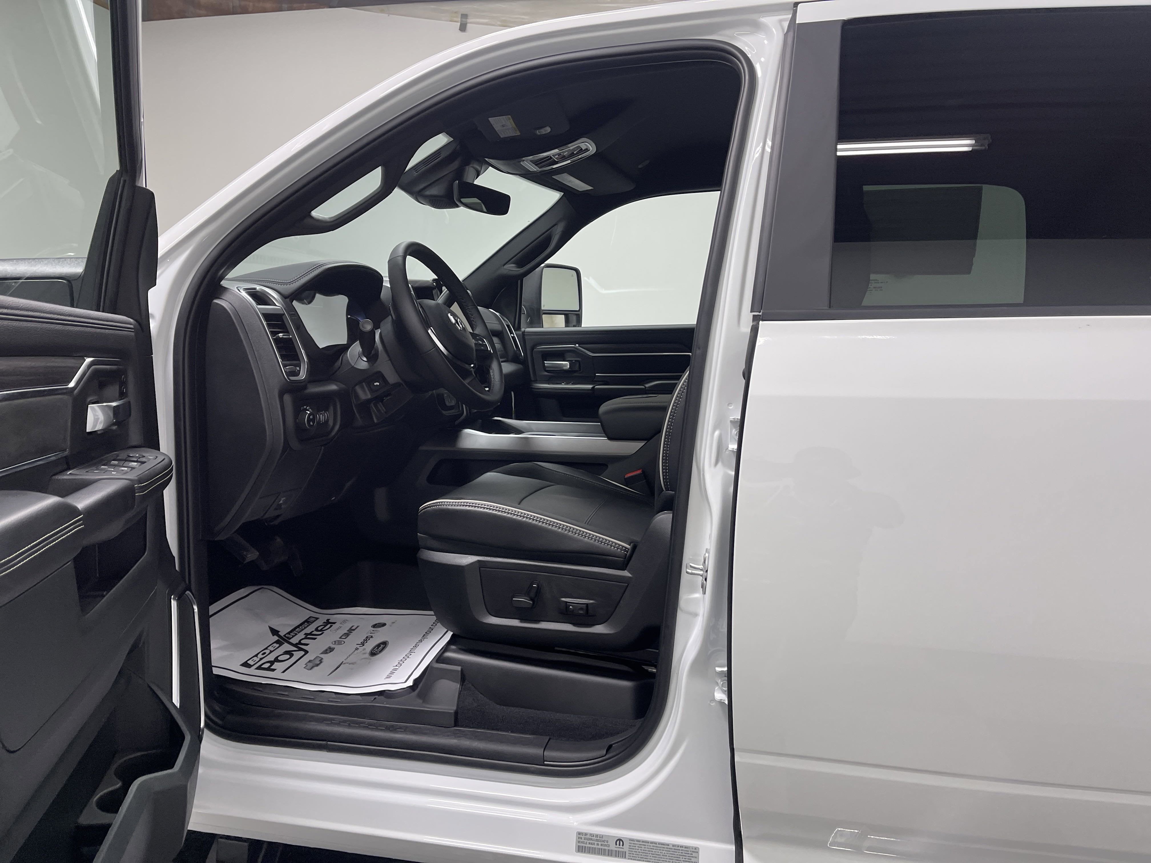 2025 RAM Ram 3500 RAM 3500 LARAMIE CREW CAB 4X4 8' BOX