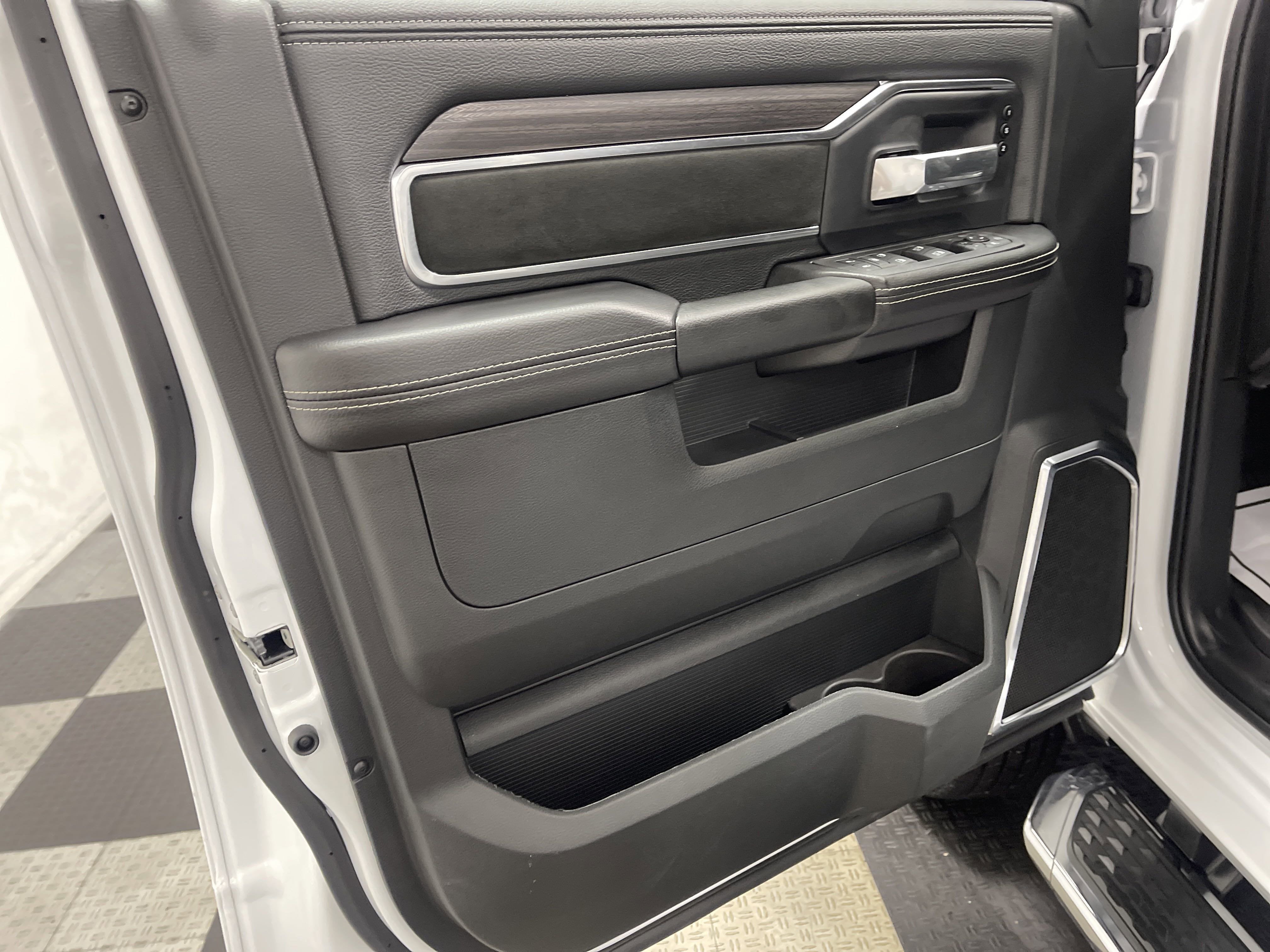 2025 RAM Ram 3500 RAM 3500 LARAMIE CREW CAB 4X4 8' BOX