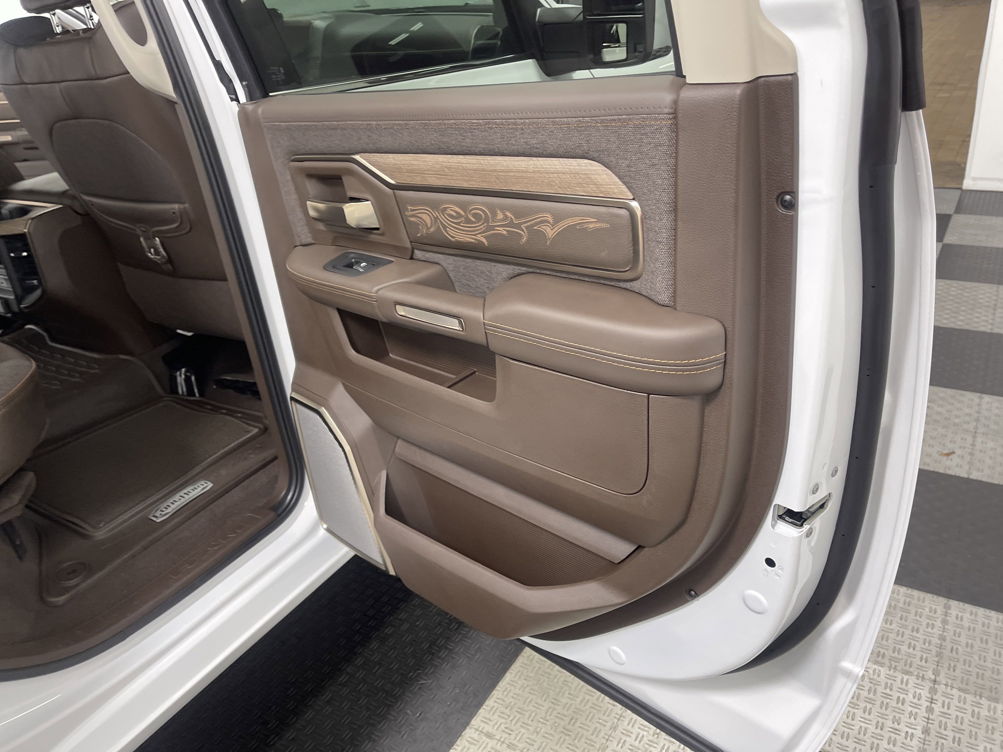 2025 RAM Ram 3500 RAM 3500 LIMITED LONGHORN CREW CAB 4X4 8' BOX